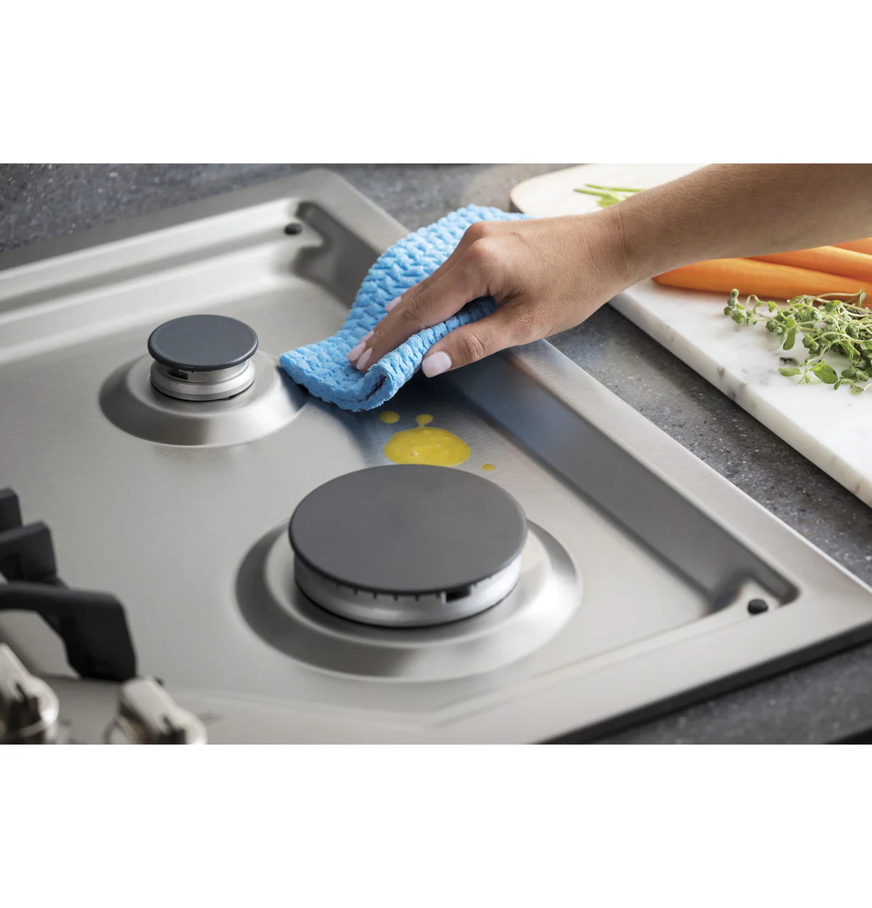 GE Profile™ 30" Built-In Gas Cooktop with 5 Burners - Image 4