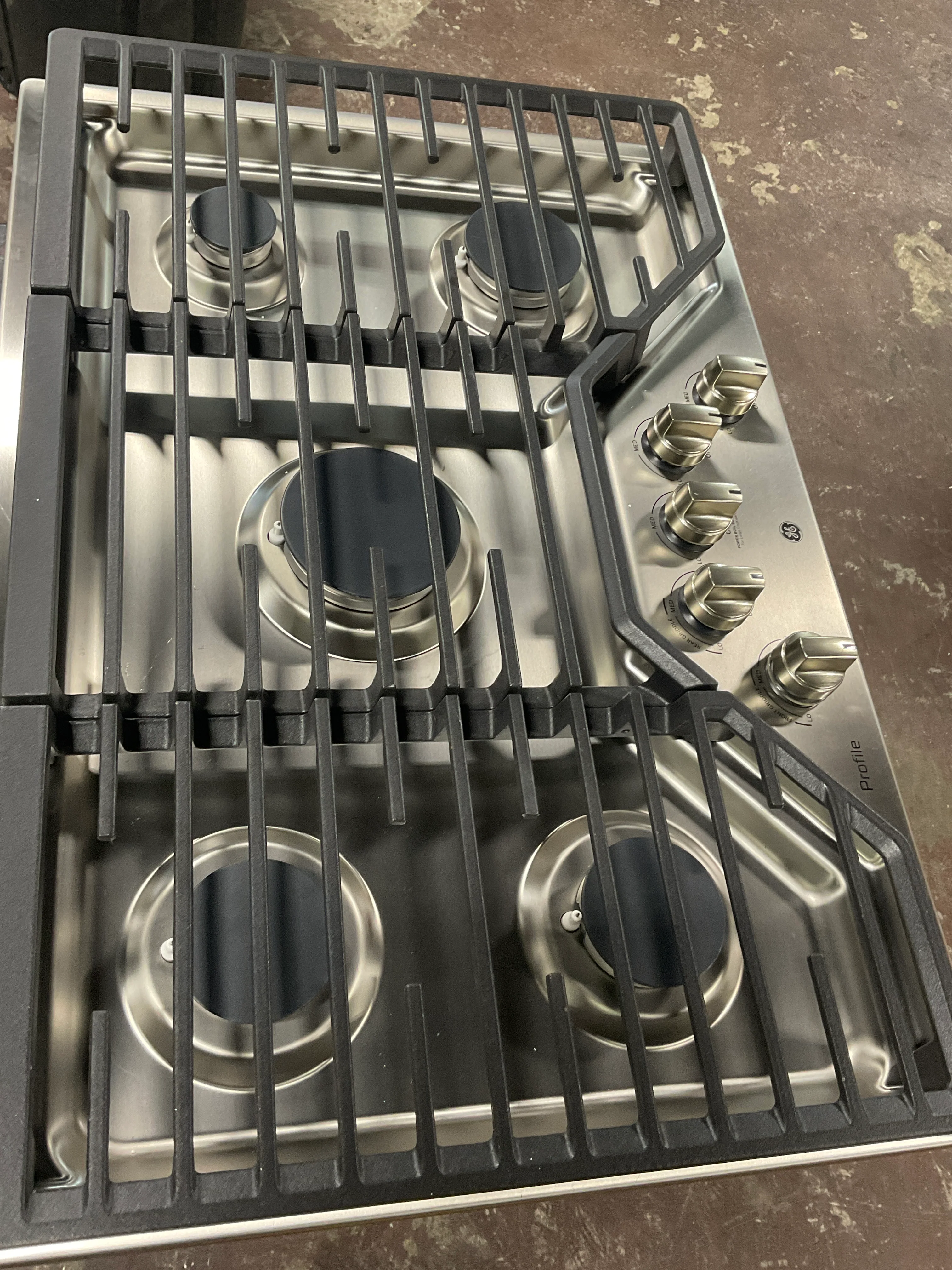 GE Profile™ 30" Built-In Gas Cooktop with 5 Burners - Image 7