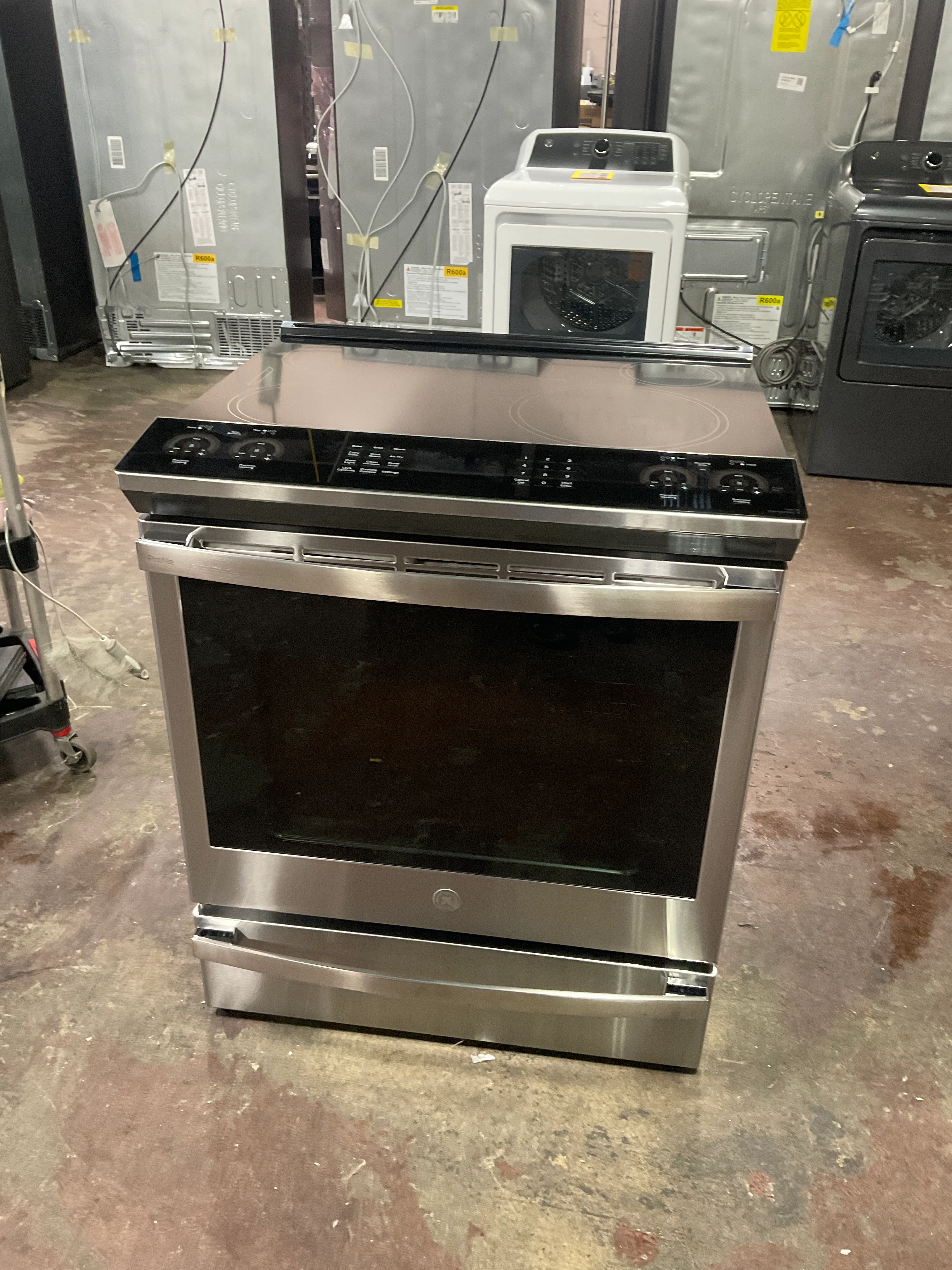 GE Profile™ 30" Smart Slide-In Fingerprint Resistant Front-Control Induction and Convection Range with No Preheat Air Fry - Image 5