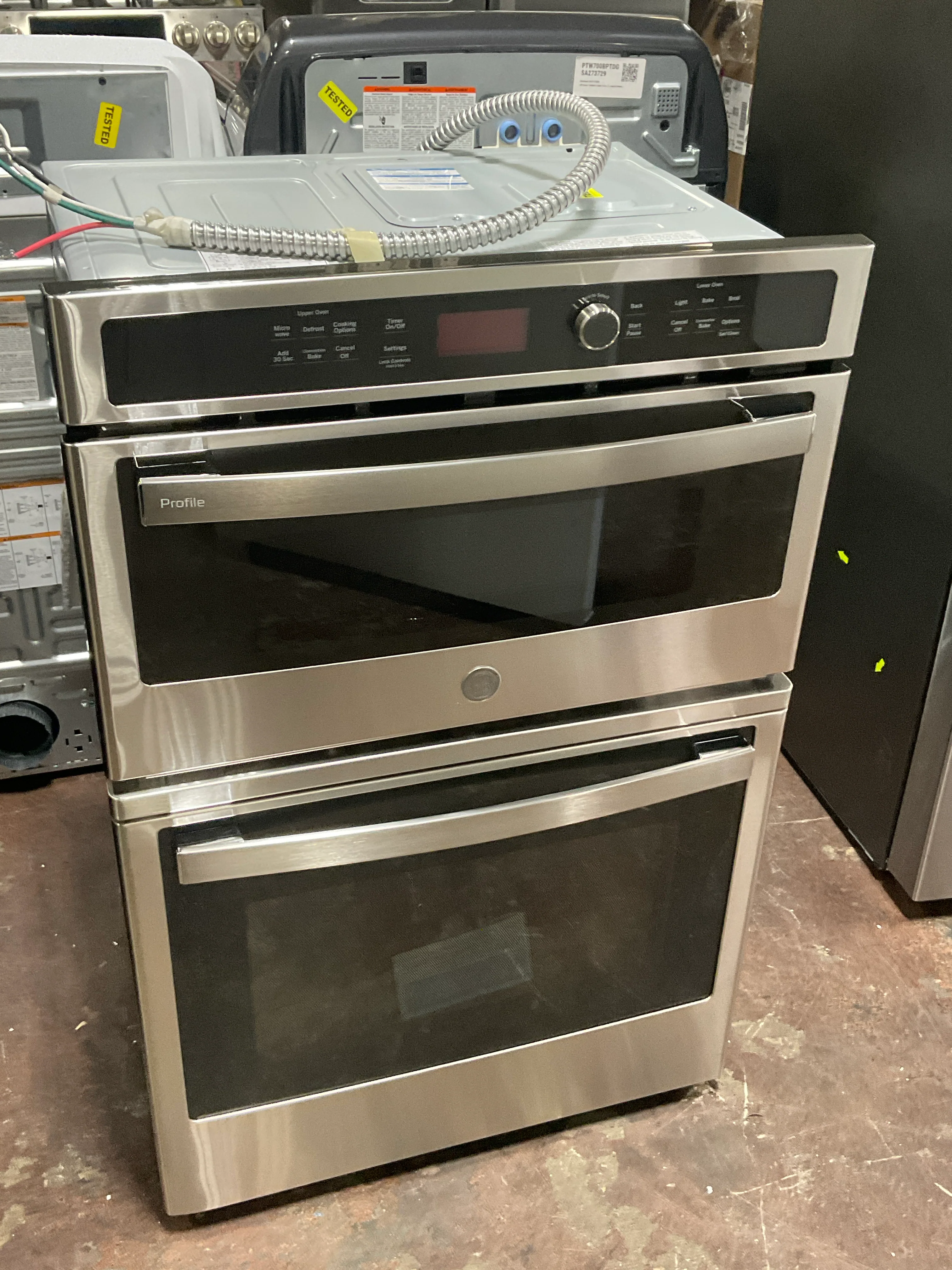 GE Profile™ 27" Built-In Combination Convection Microwave/Convection Wall Oven - Image 9