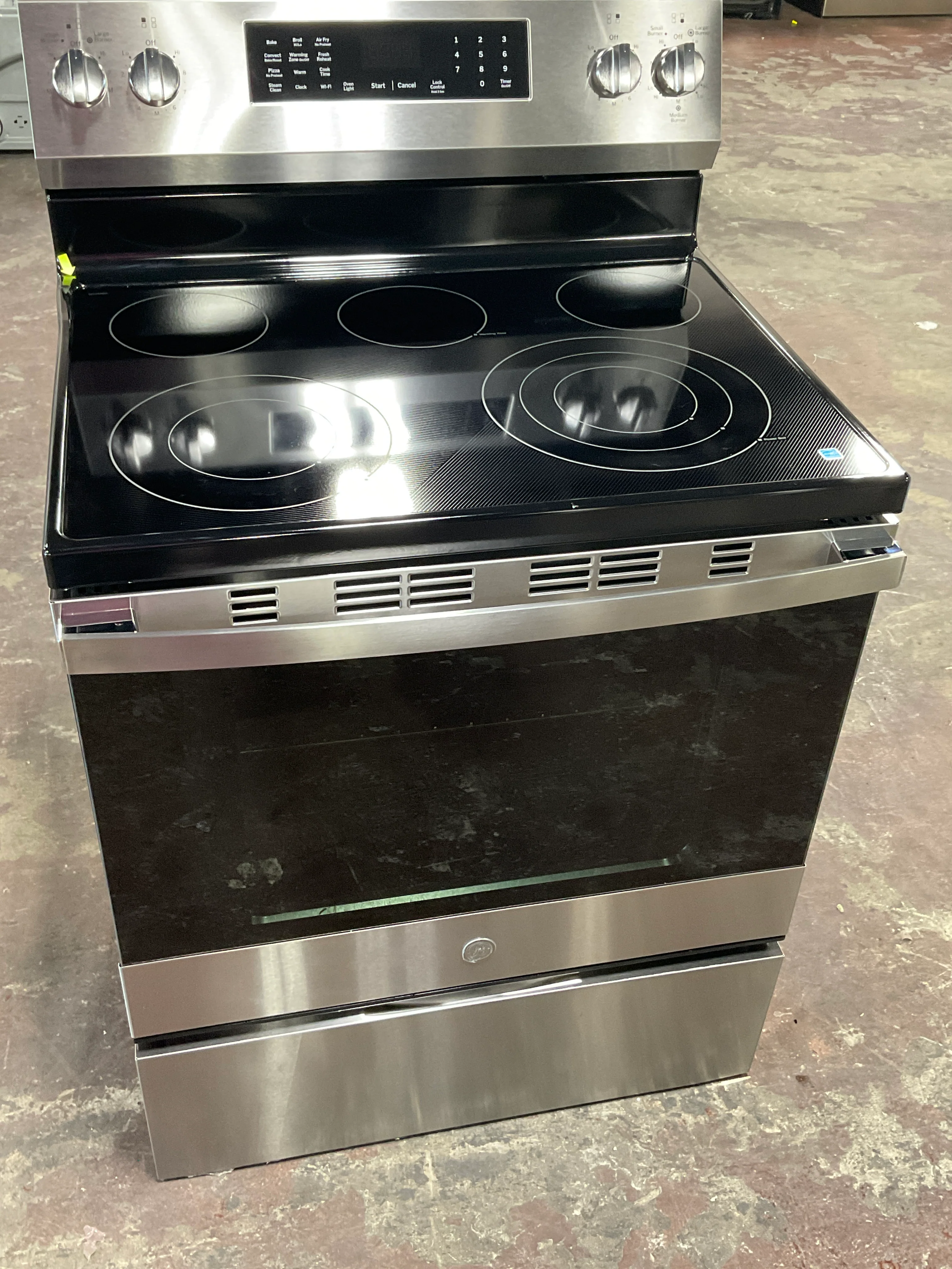 GE Profile™ ENERGY STAR® 30” Smart Free-Standing Electric Convection Range with No Preheat Air Fry and EasyWash™ Oven Tray - Image 6