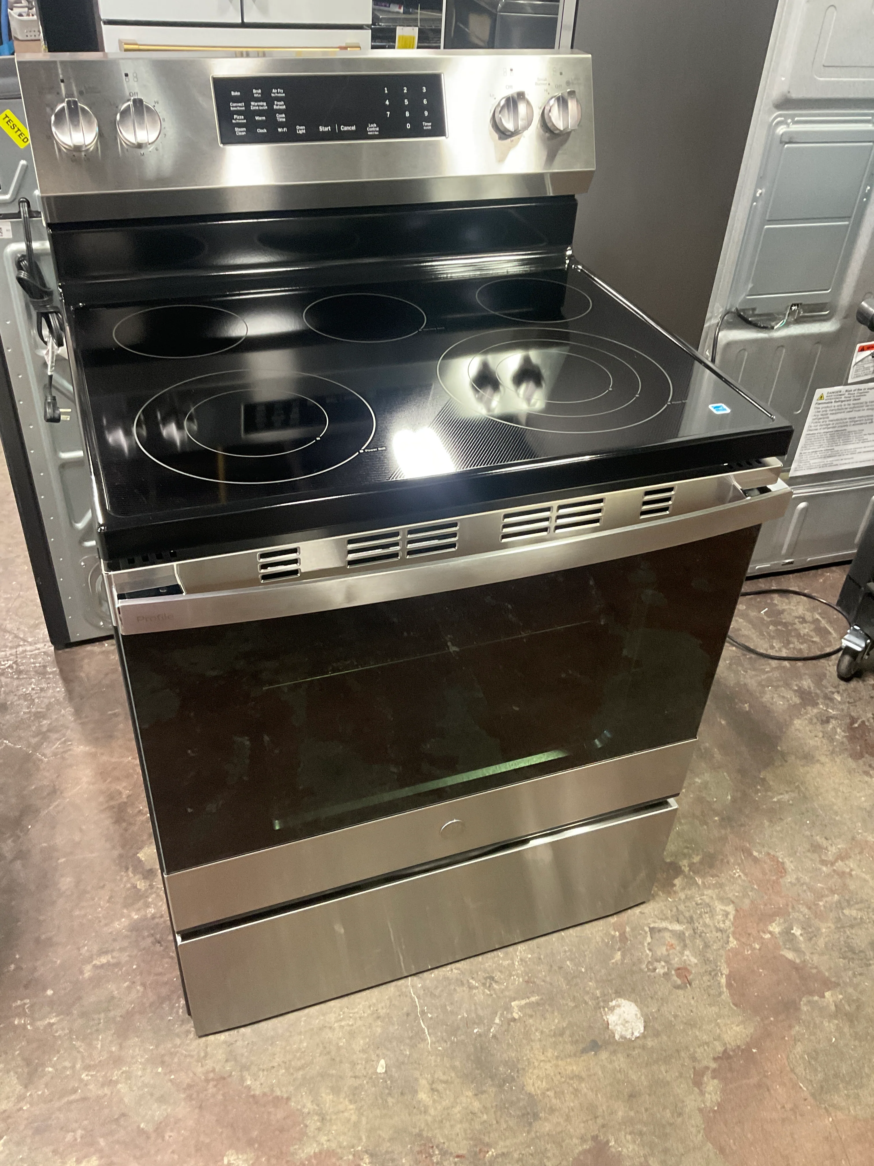 GE Profile™ ENERGY STAR® 30” Smart Free-Standing Electric Convection Range with No Preheat Air Fry and EasyWash™ Oven Tray - Image 7