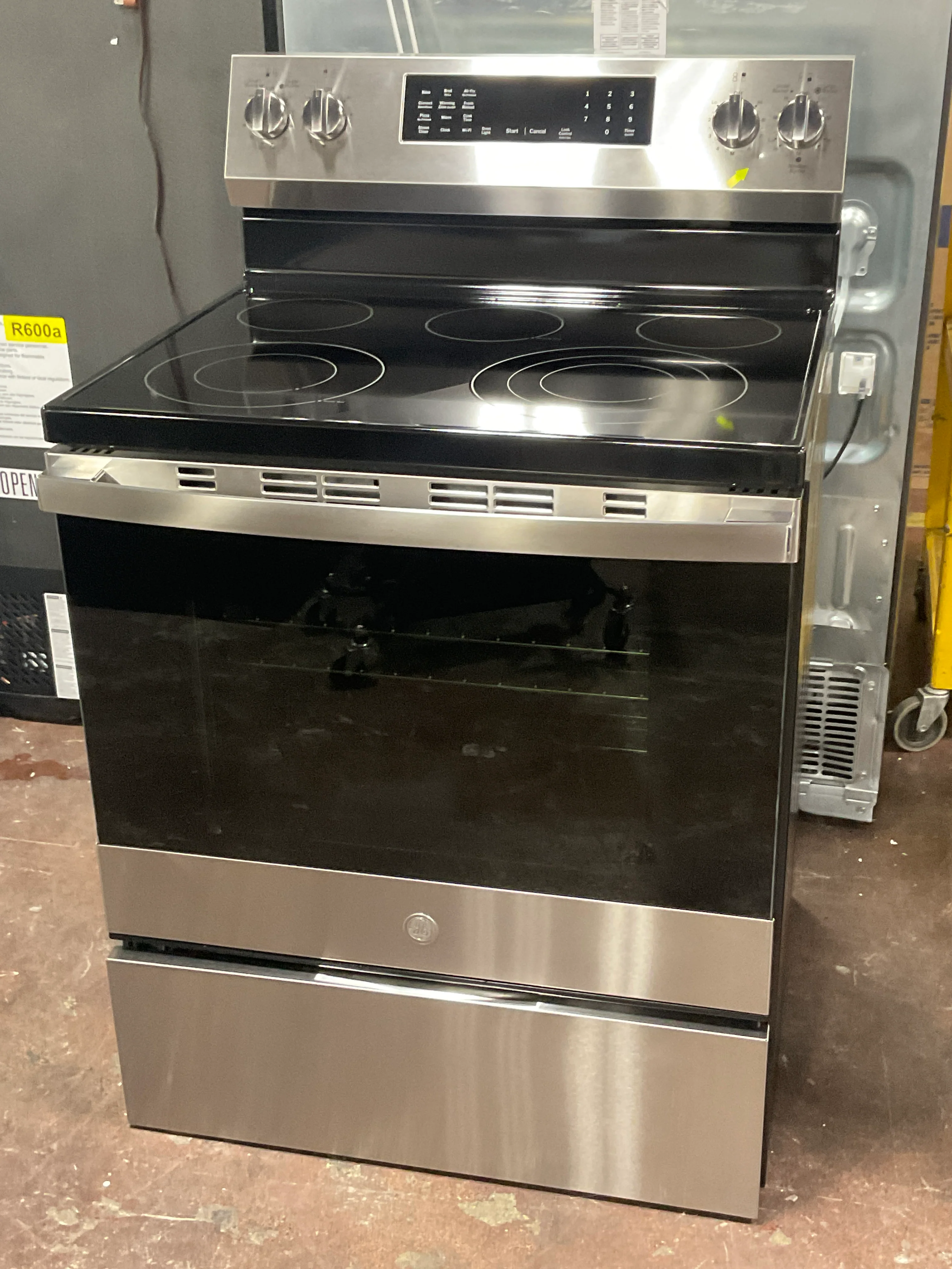 GE Profile™ ENERGY STAR® 30” Smart Free-Standing Electric Convection Range with No Preheat Air Fry and EasyWash™ Oven Tray - Image 8