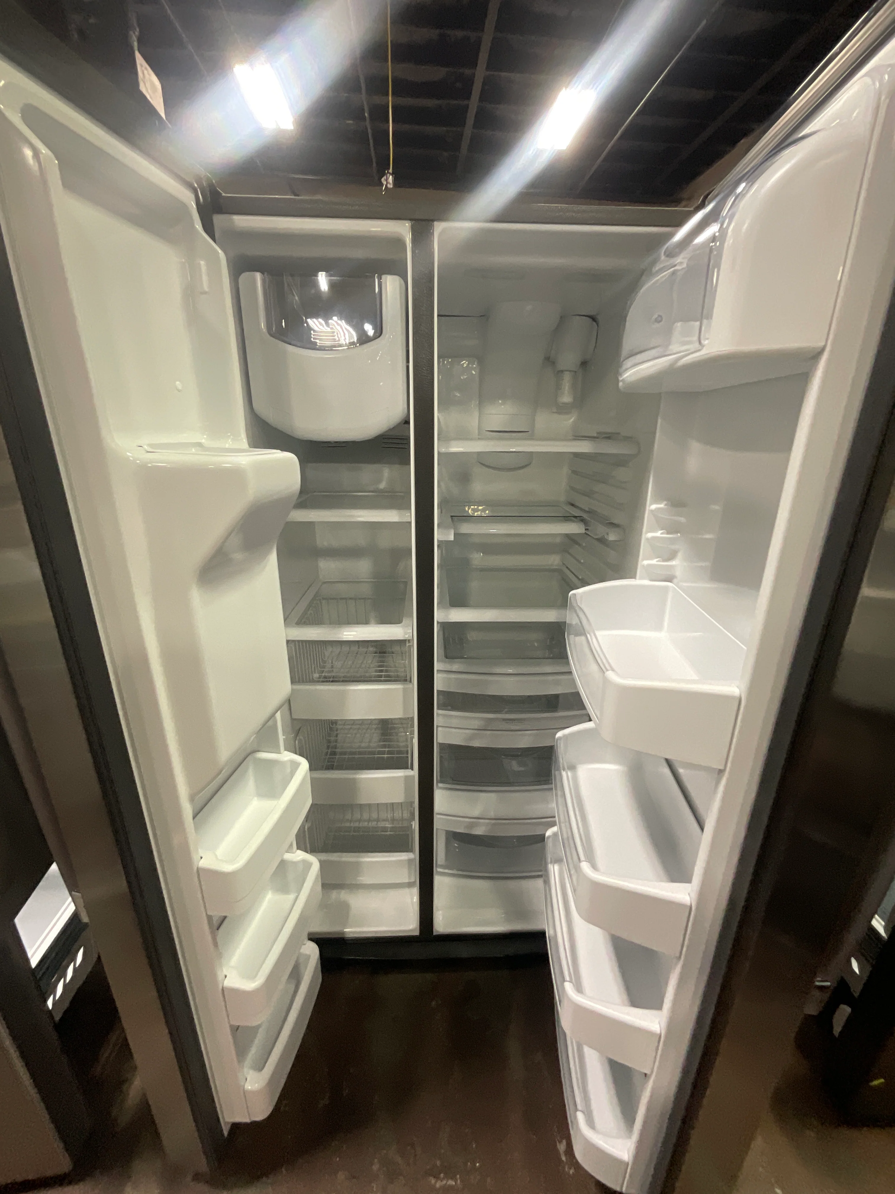 GE Profile™ ENERGY STAR® 25.3 Cu. Ft. Side-by-Side Refrigerator - Image 7
