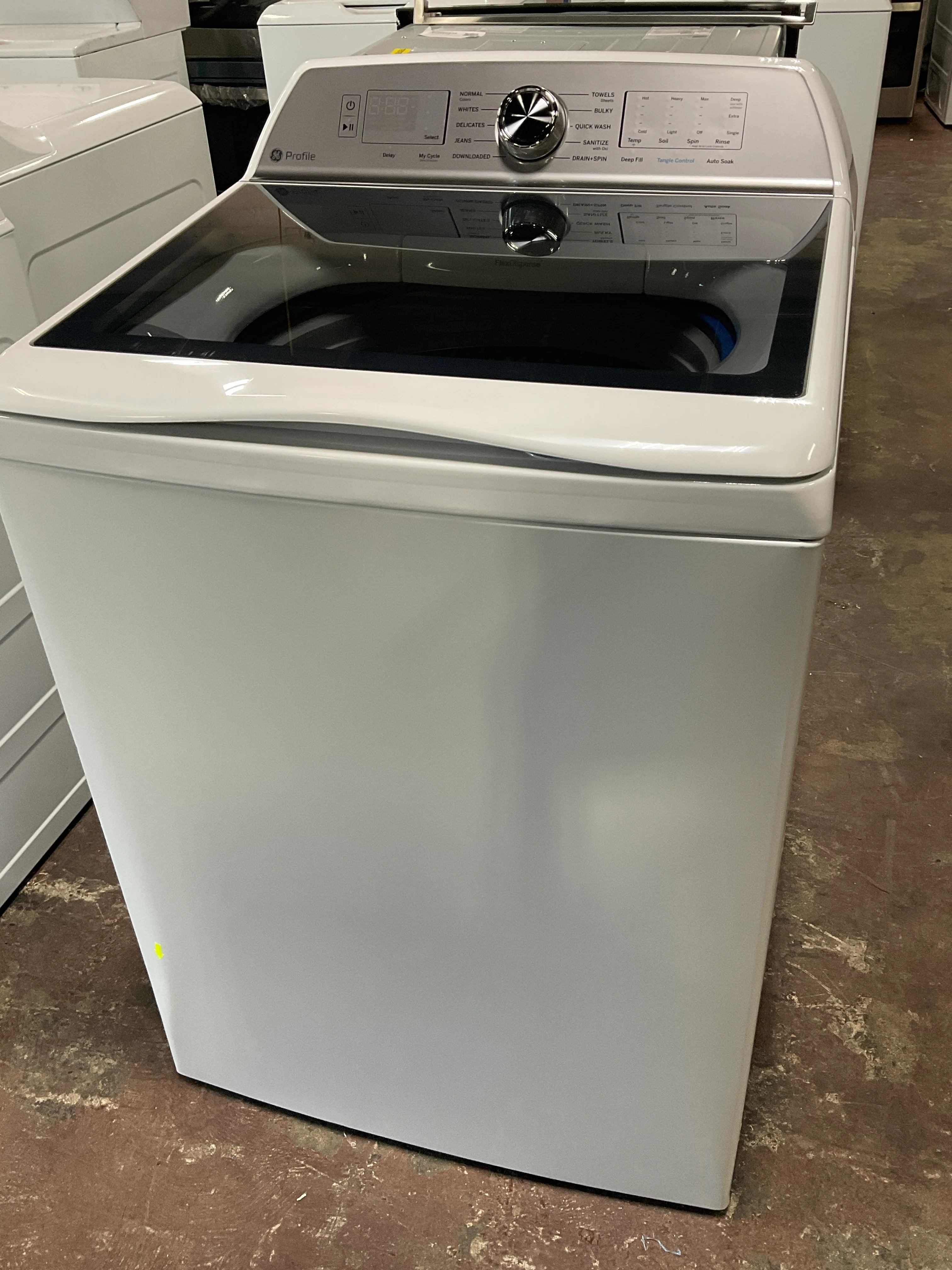 GE Profile™ ENERGY STAR® 5.0 cu. ft. Capacity Washer with Smarter Wash Technology and FlexDispense™ - Image 9