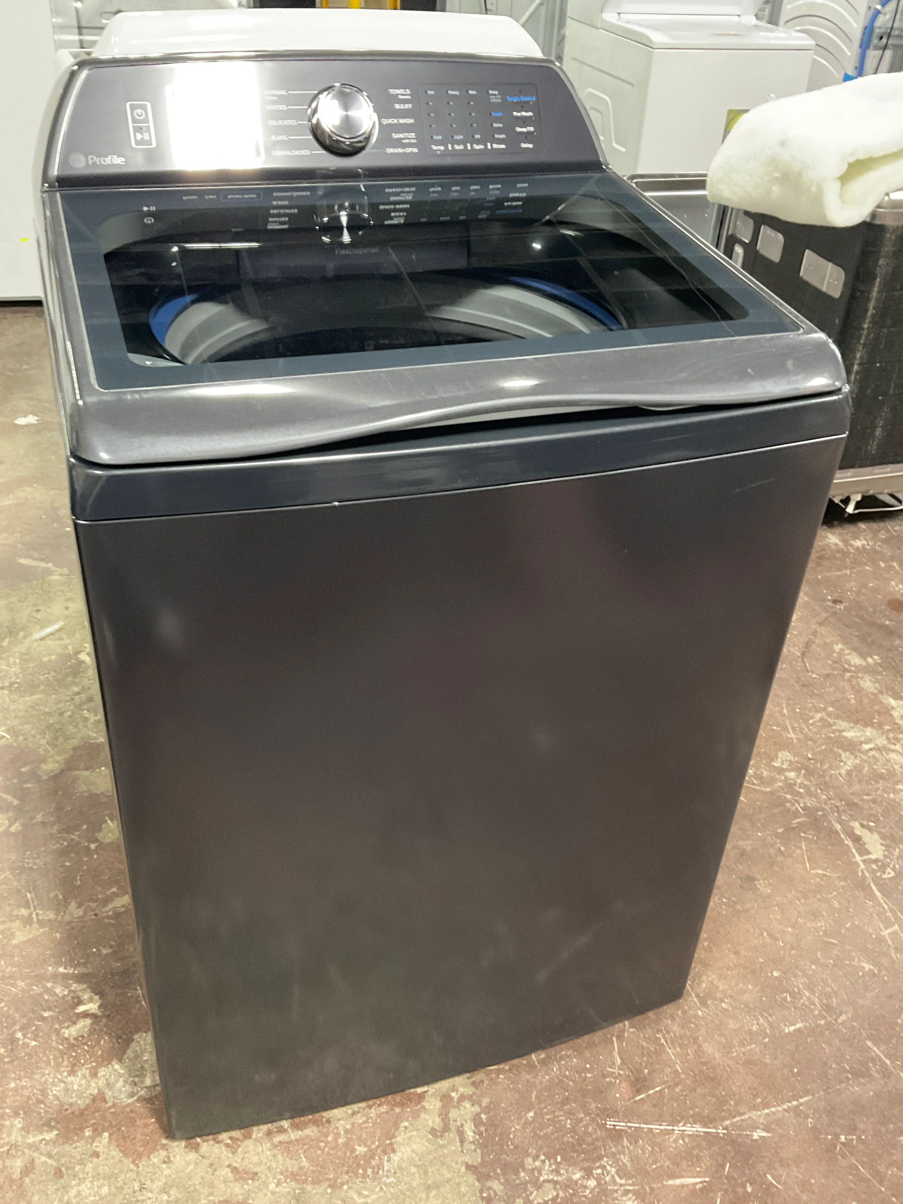 GE Profile™ ENERGY STAR® 5.4 cu. ft. Capacity Washer with Smarter Wash Technology and FlexDispense™ - Image 12