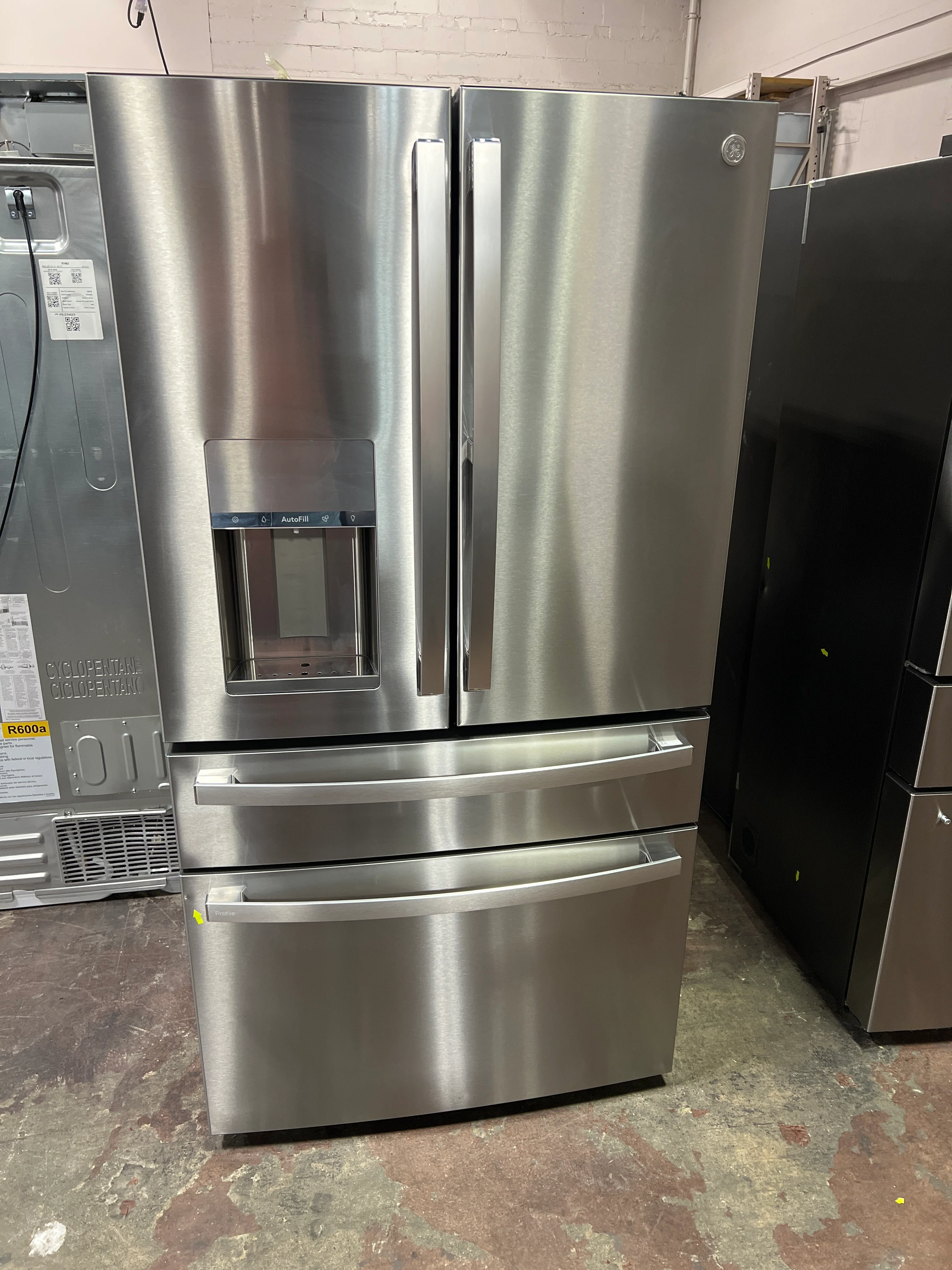 GE Profile™ ENERGY STAR® 27.9 Cu. Ft. Smart Fingerprint Resistant 4-Door French-Door Refrigerator with Door In Door - Image 26
