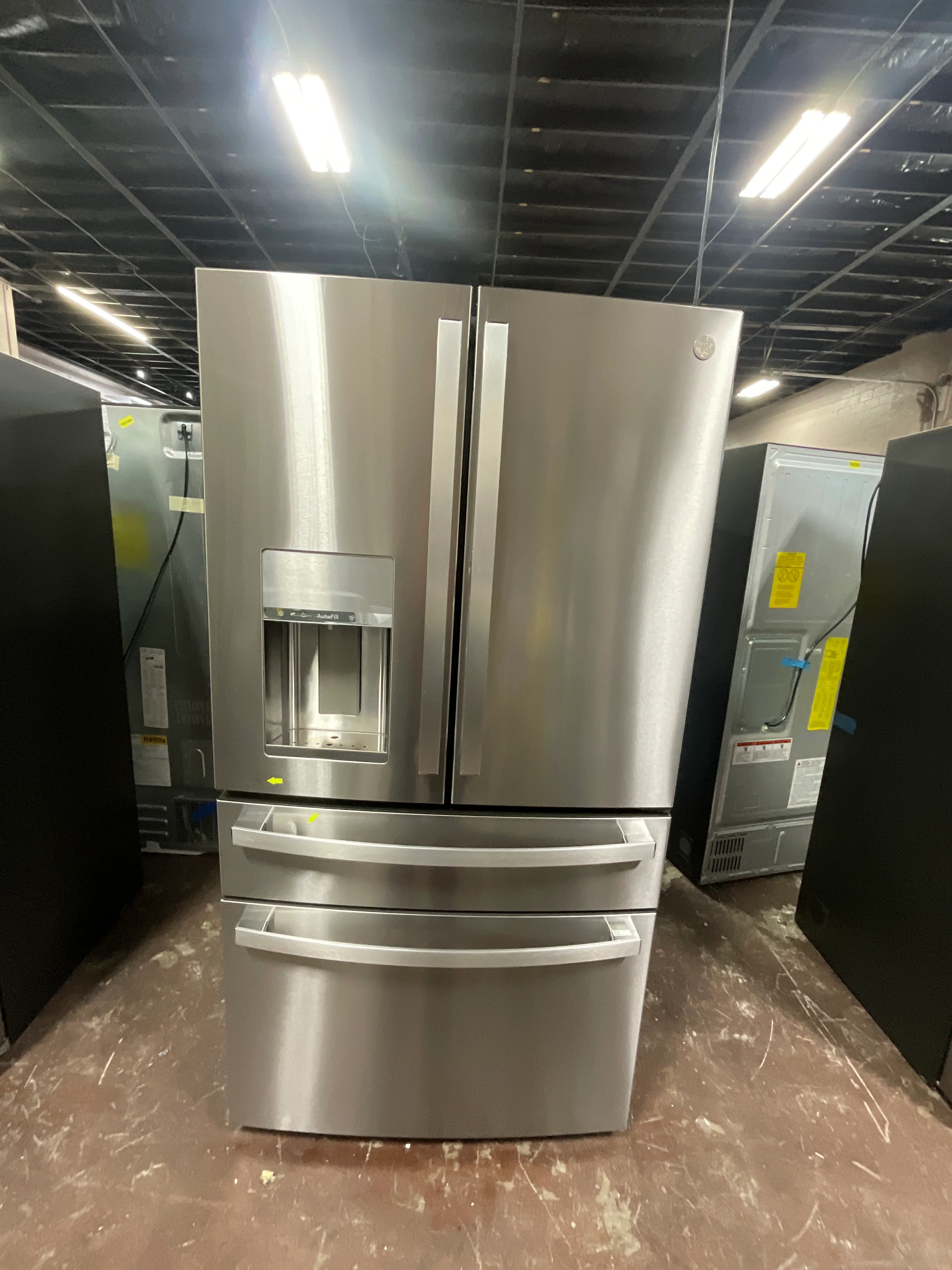 GE Profile™ ENERGY STAR® 27.9 Cu. Ft. Smart Fingerprint Resistant 4-Door French-Door Refrigerator with Door In Door - Image 27