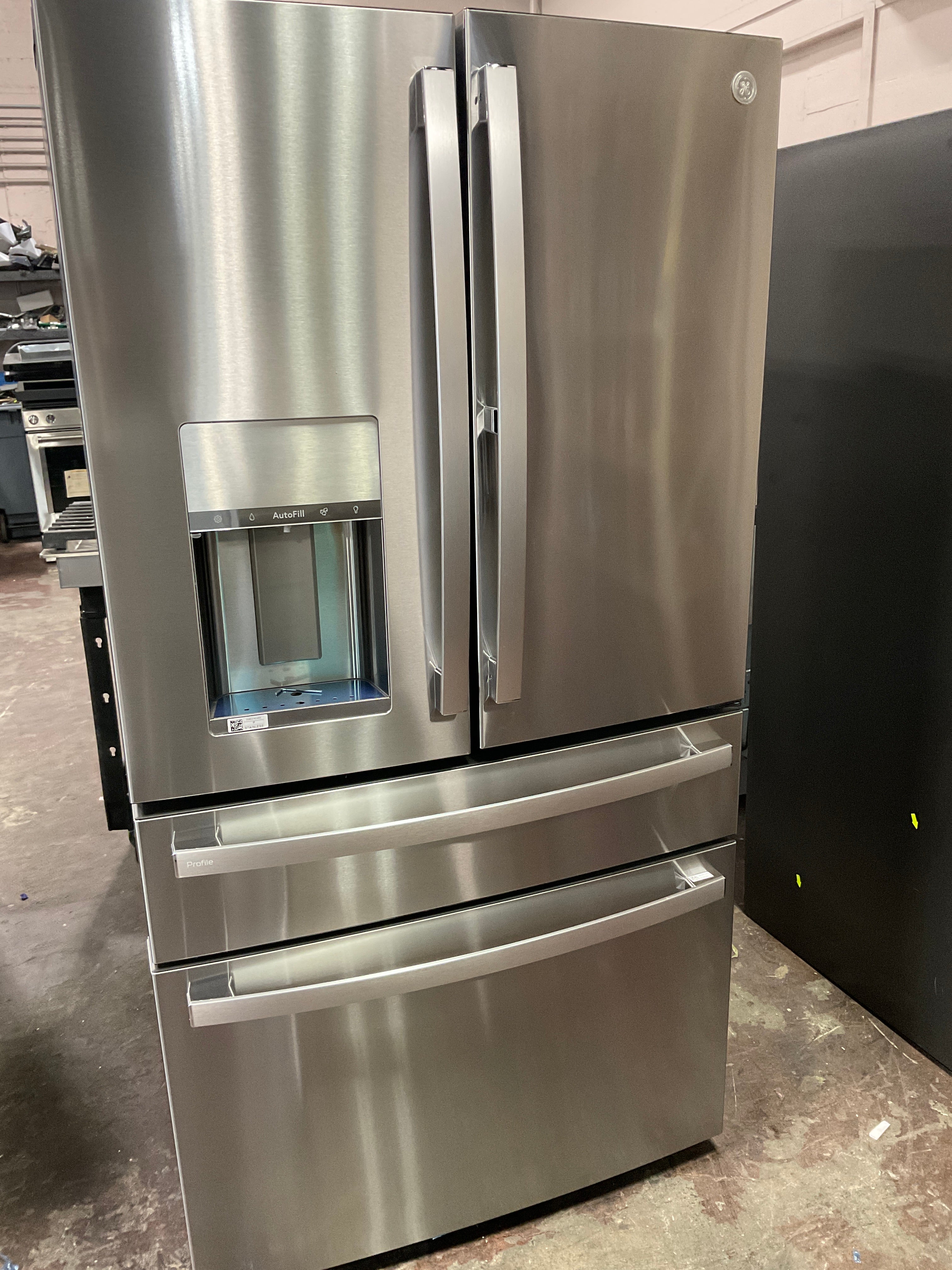 GE Profile™ ENERGY STAR® 27.9 Cu. Ft. Smart Fingerprint Resistant 4-Door French-Door Refrigerator with Door In Door - Image 30