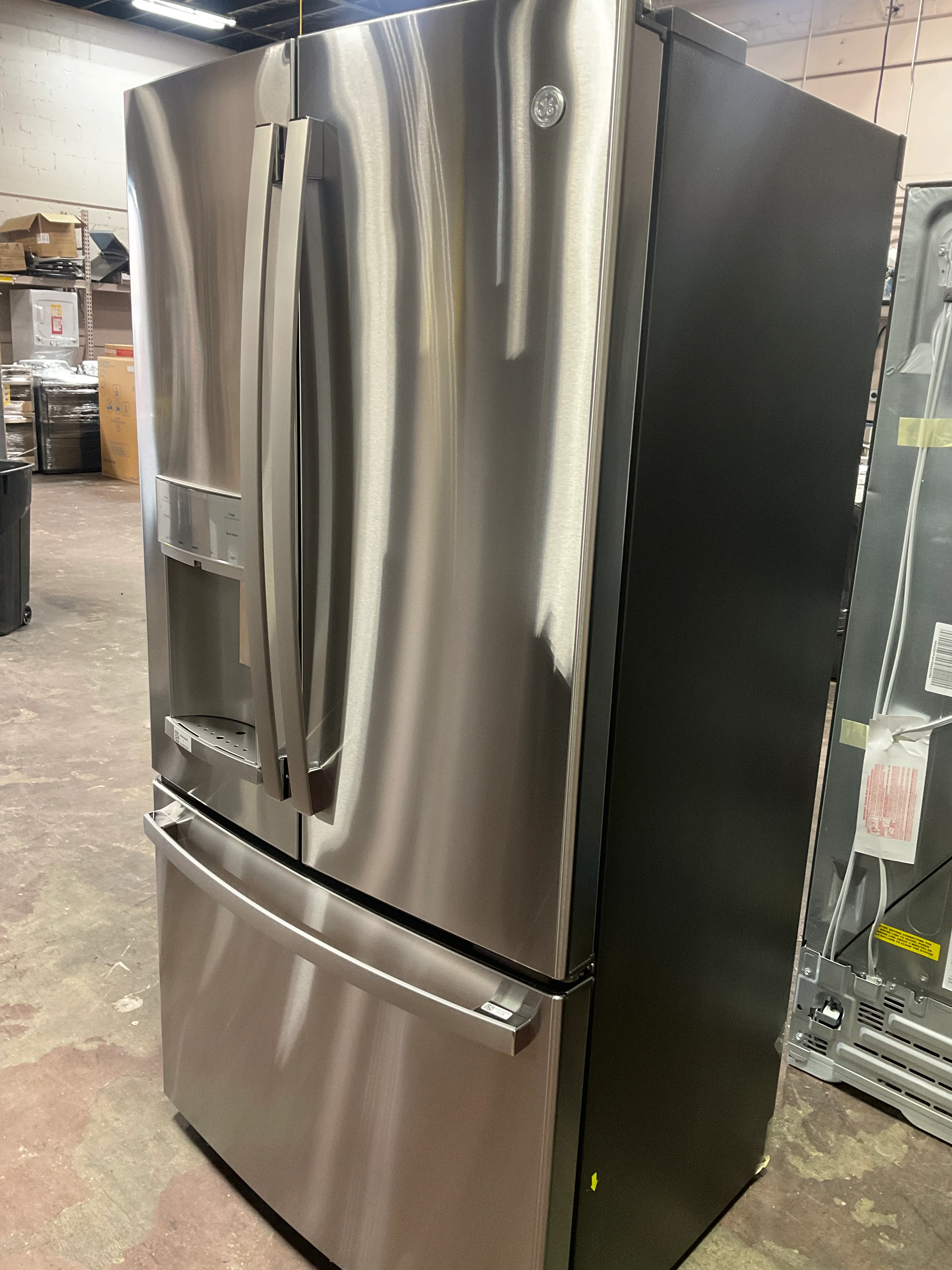 GE Profile™ ENERGY STAR® 22.1 Cu. Ft. Counter-Depth Fingerprint Resistant French-Door Refrigerator with Hands-Free AutoFill - Image 9