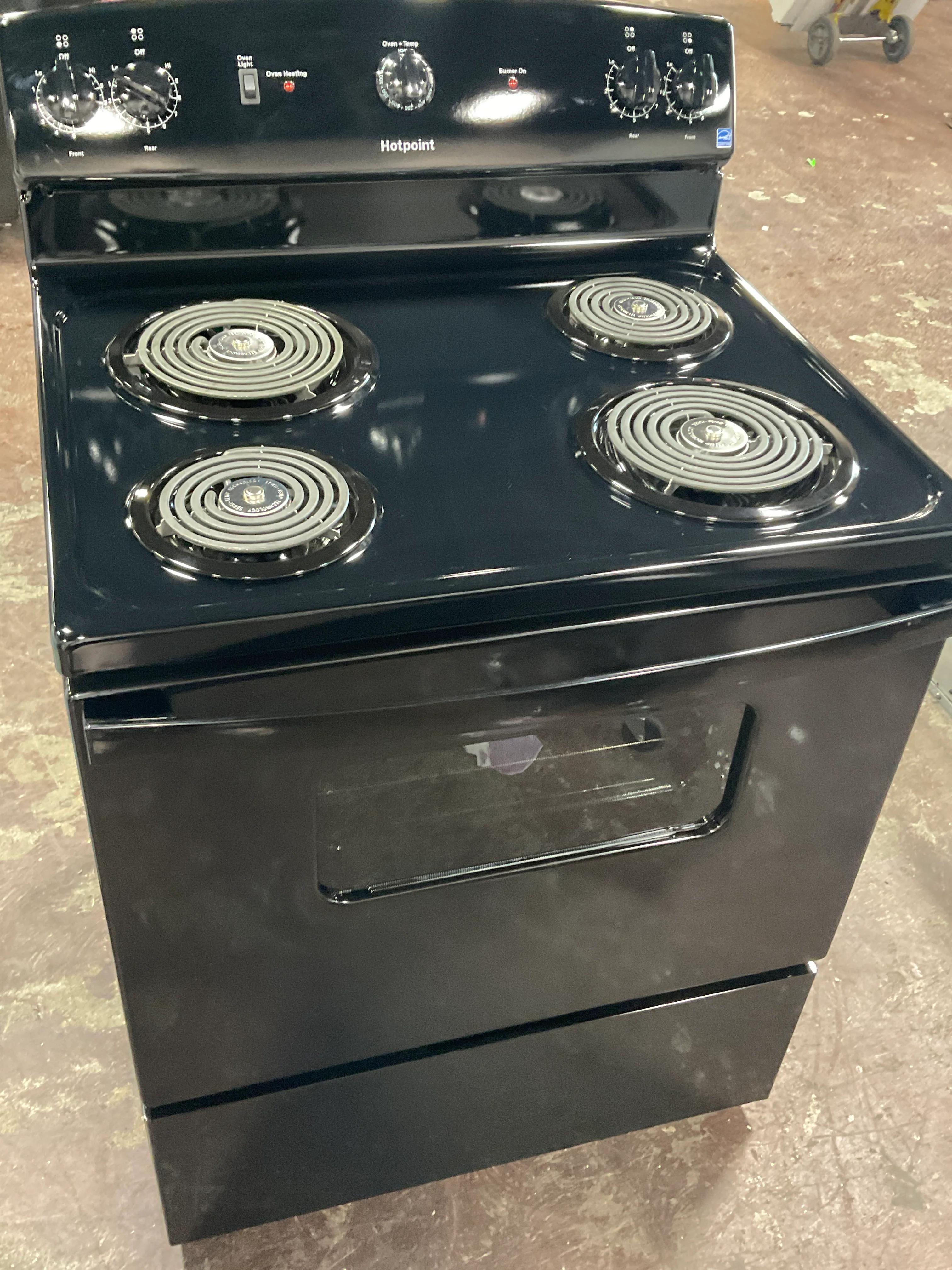 Hotpoint® 30" Free-Standing Electric Range - Image 11