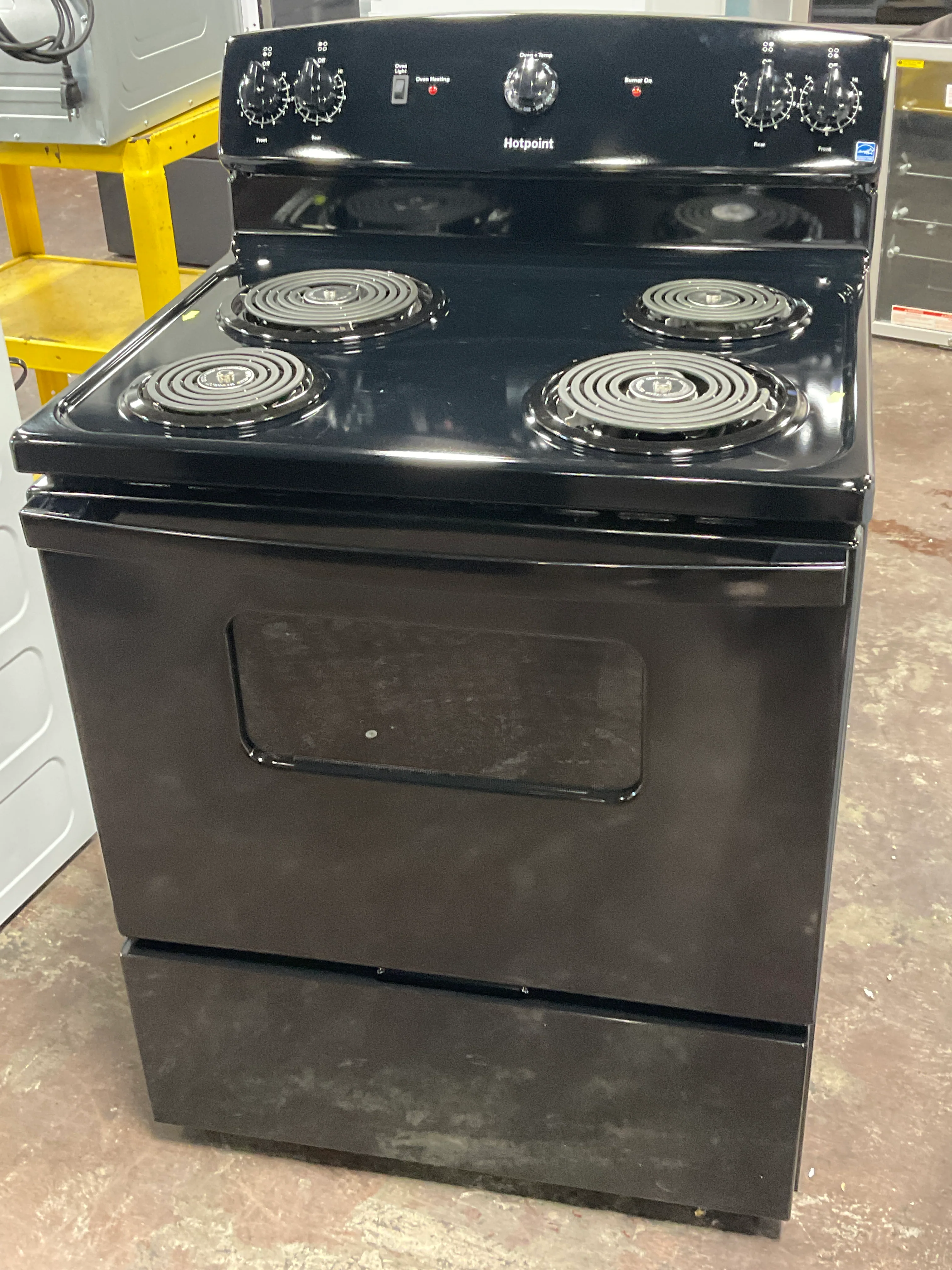 Hotpoint® 30" Free-Standing Electric Range - Image 12