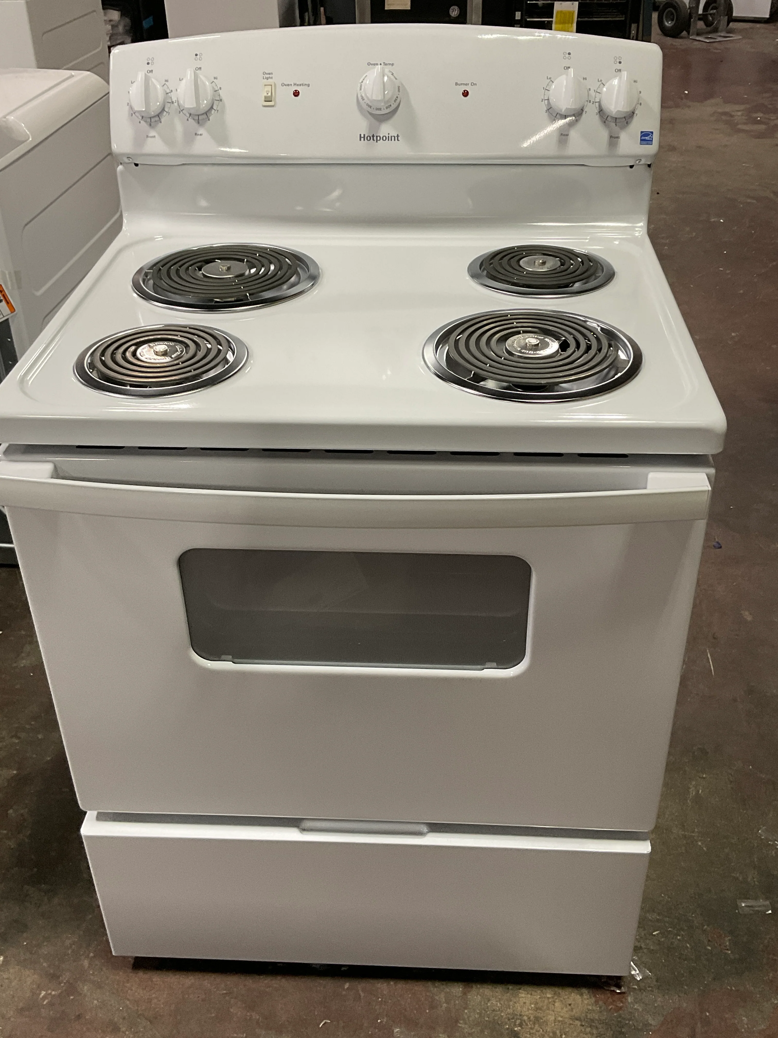Hotpoint® ENERGY STAR® 30" Free-Standing Electric Range - Image 11