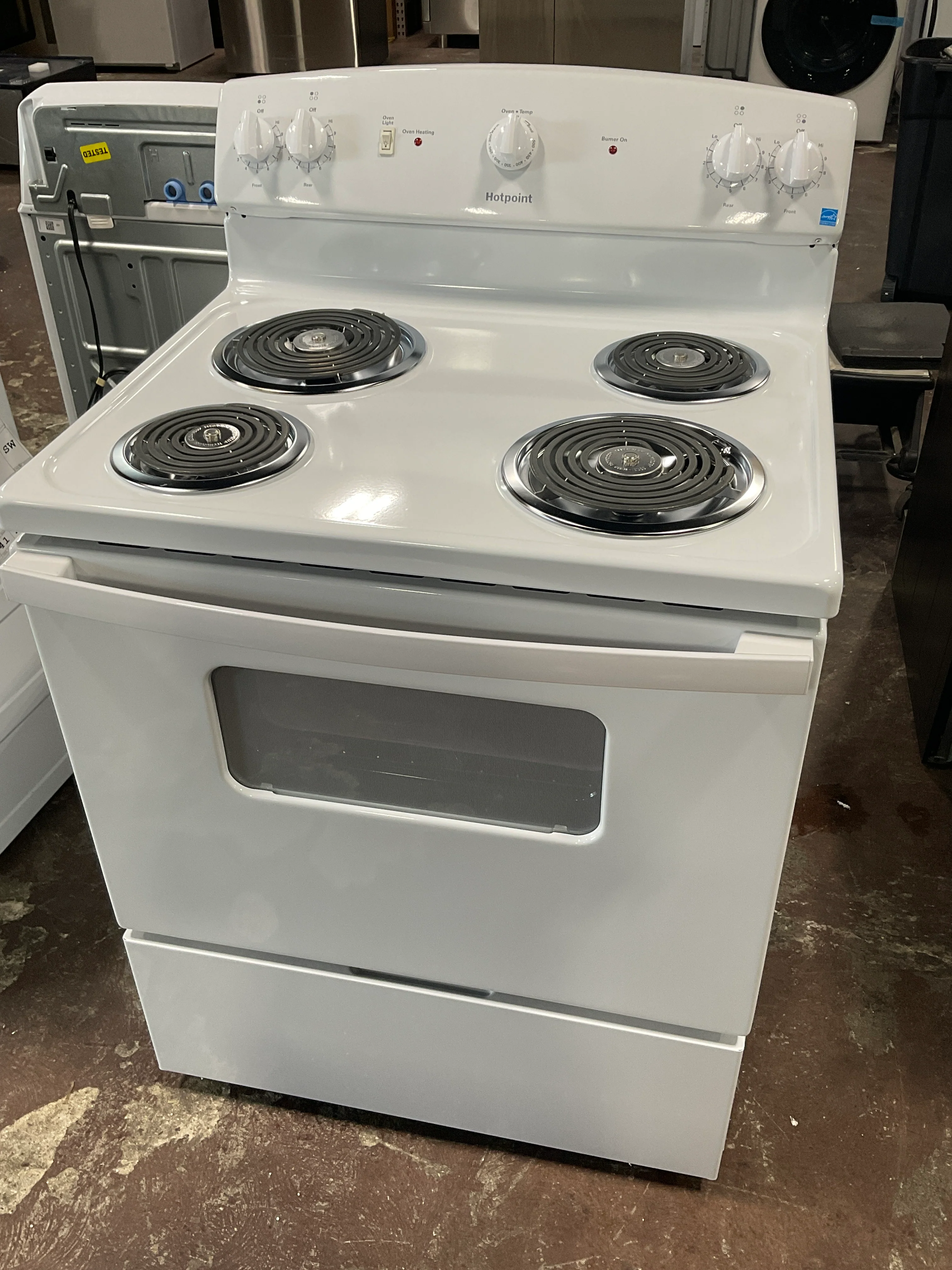 Hotpoint® ENERGY STAR® 30" Free-Standing Electric Range - Image 12