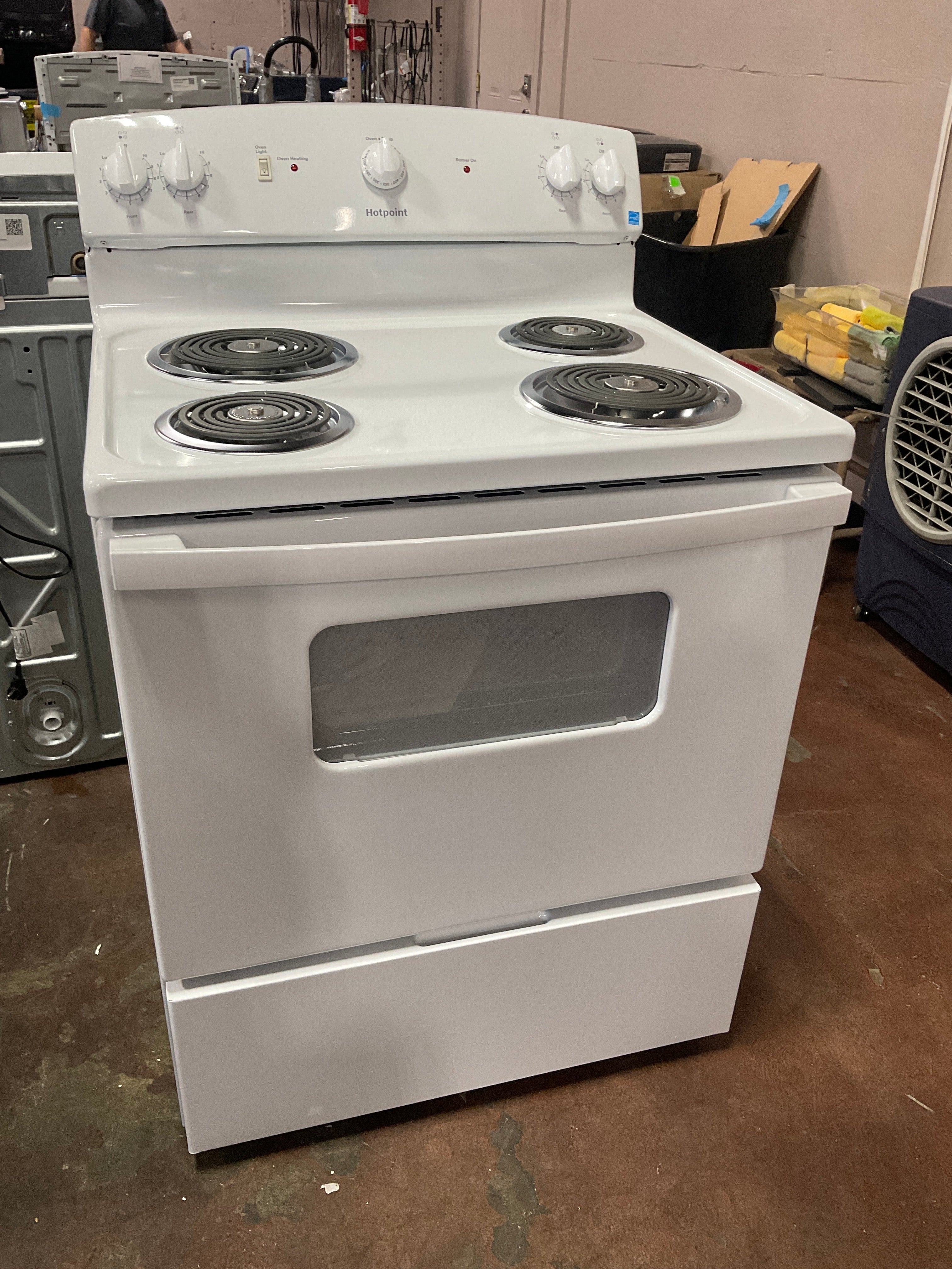 Hotpoint® ENERGY STAR® 30" Free-Standing Electric Range - Image 13