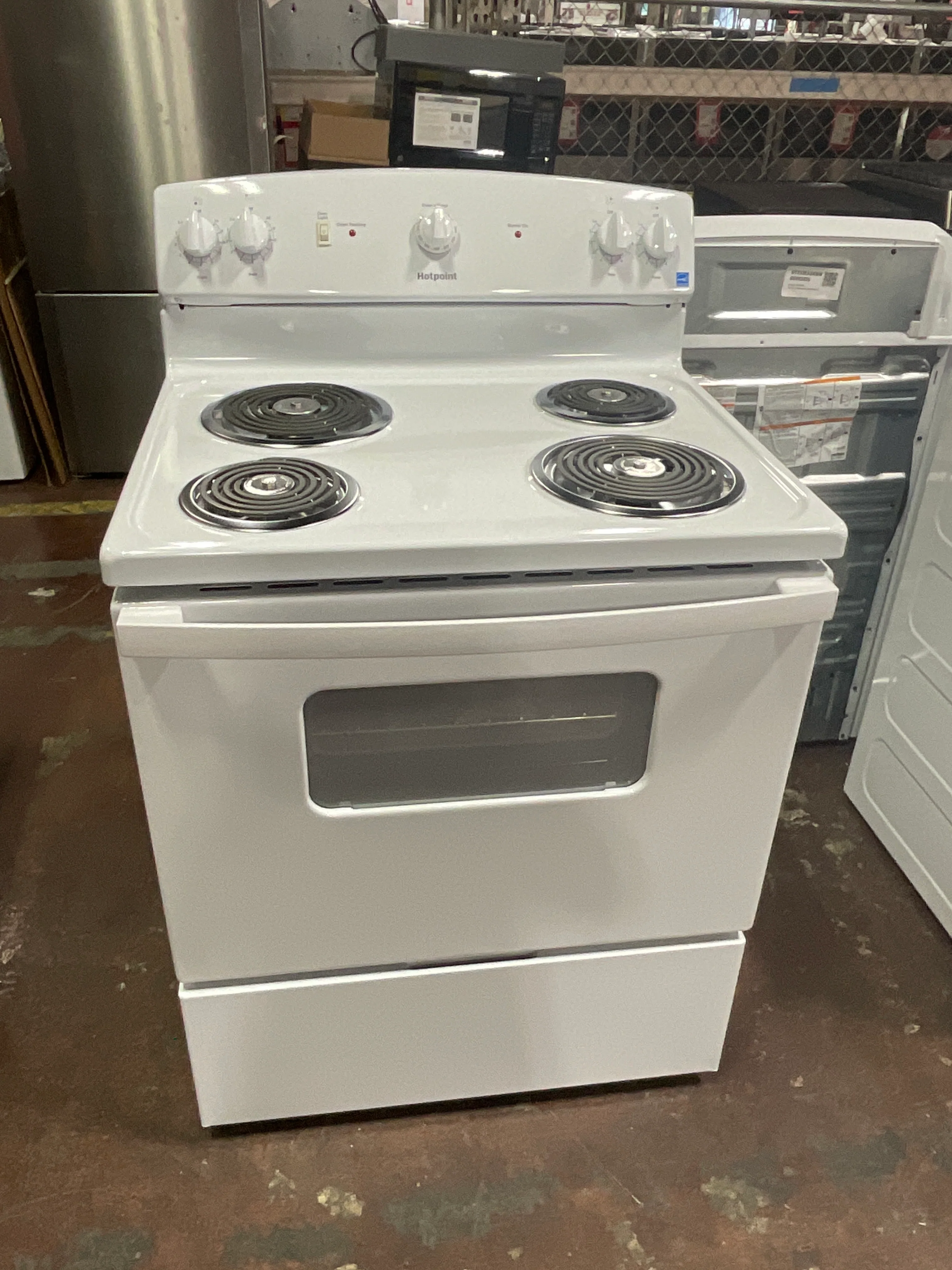 Hotpoint® ENERGY STAR® 30" Free-Standing Electric Range - Image 15