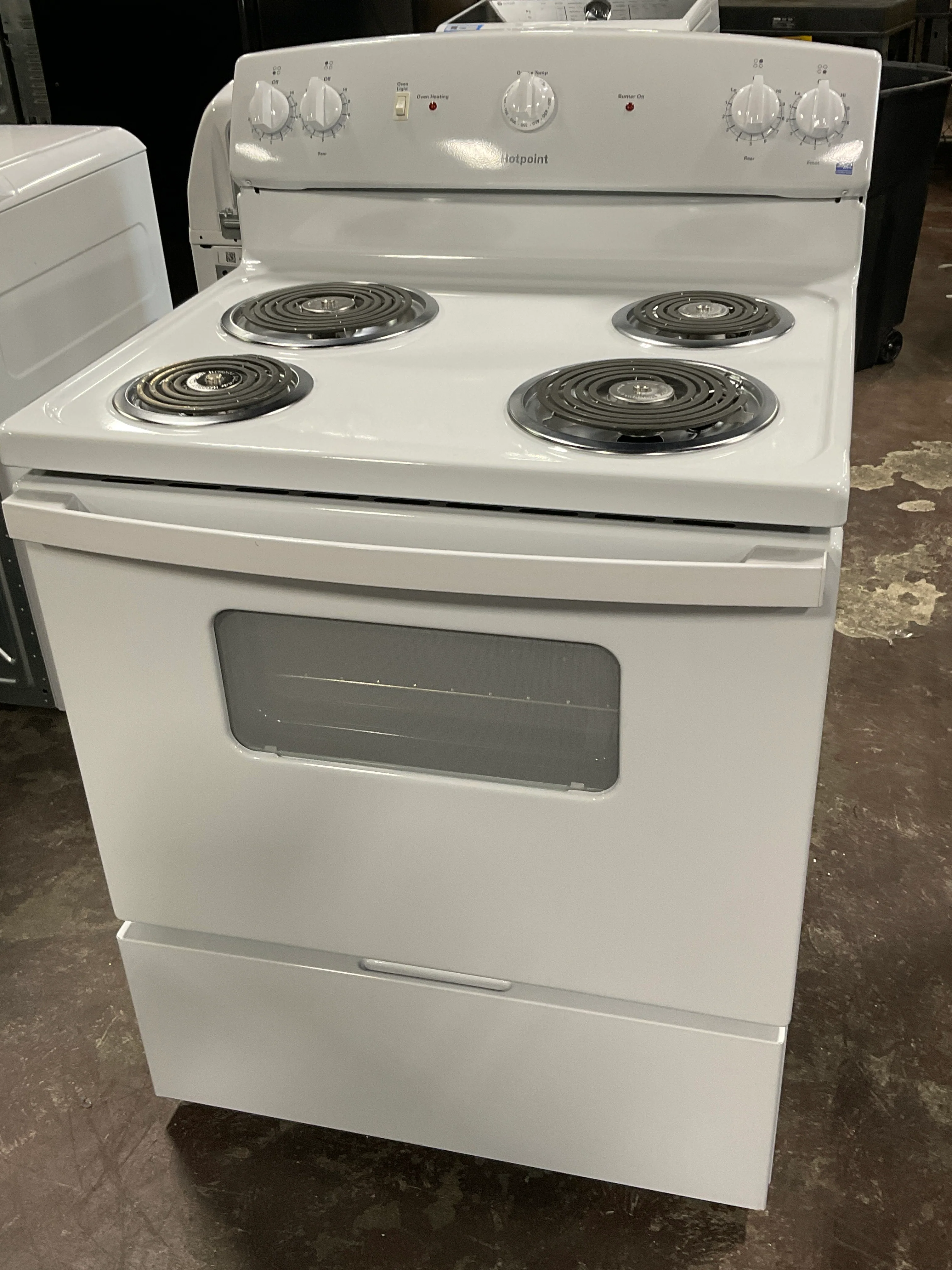 Hotpoint® ENERGY STAR® 30" Free-Standing Electric Range - Image 16