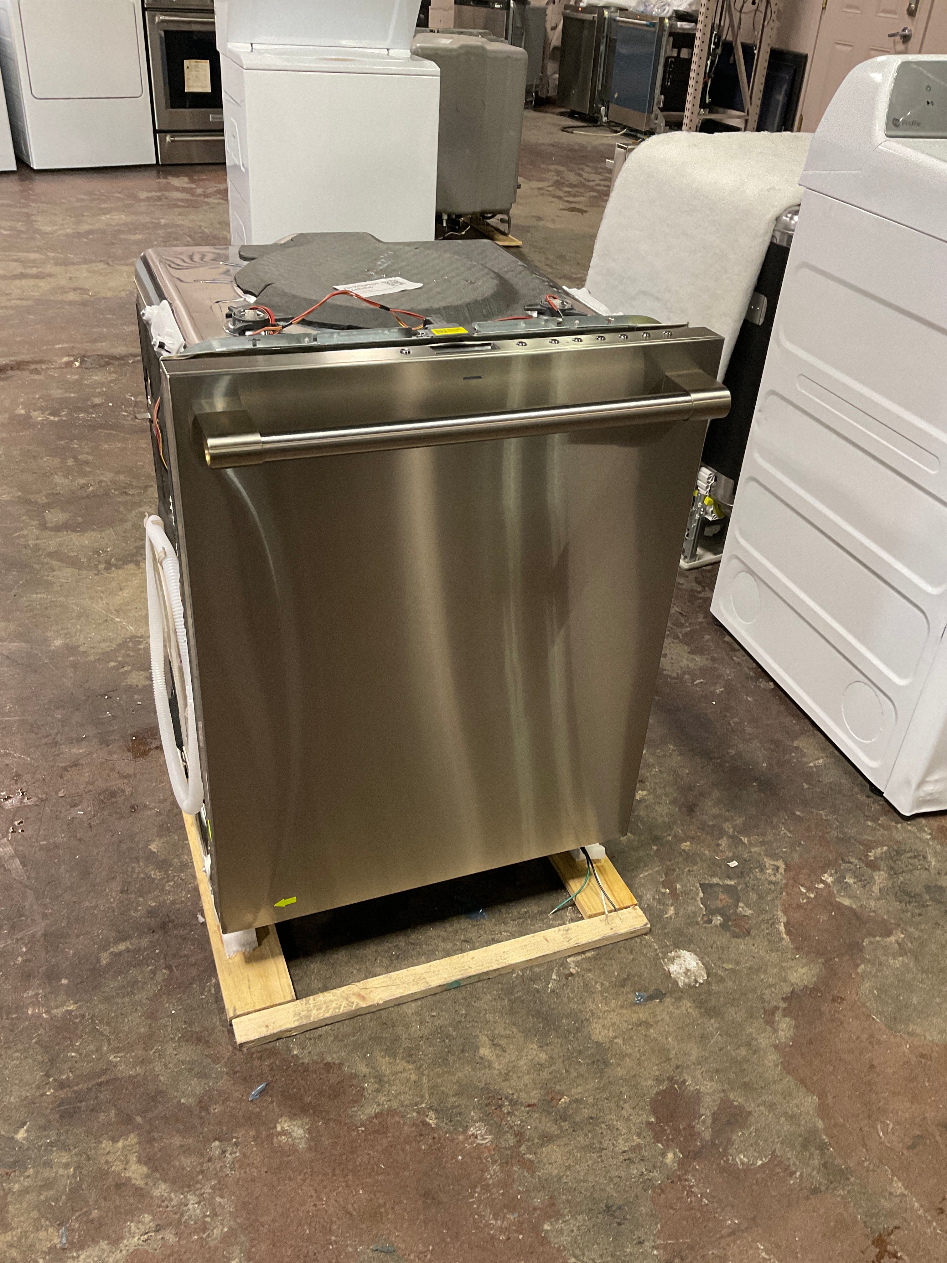 Monogram 24" Statement Fully Integrated Dishwasher - Image 9