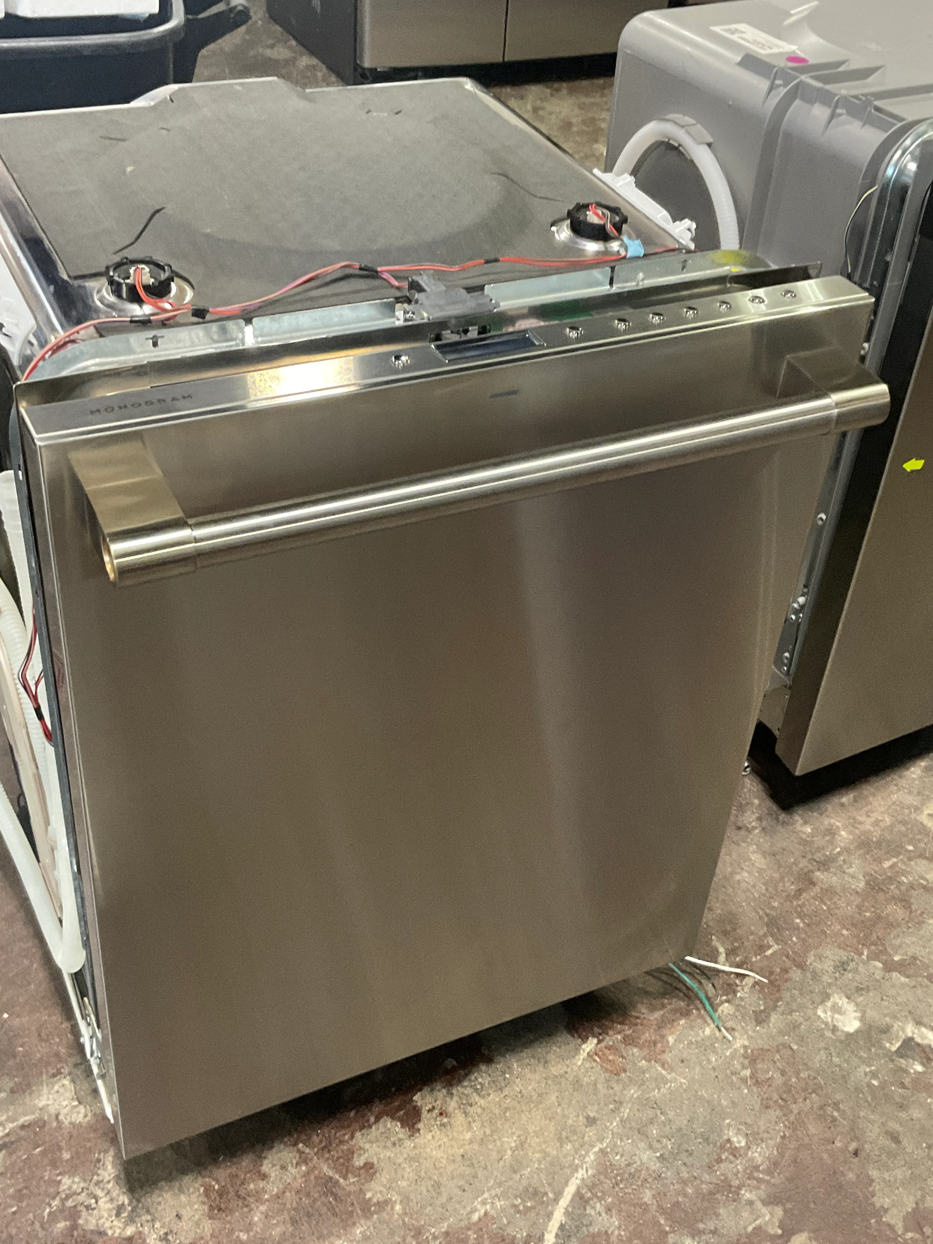 Monogram 24" Statement Fully Integrated Dishwasher - Image 14