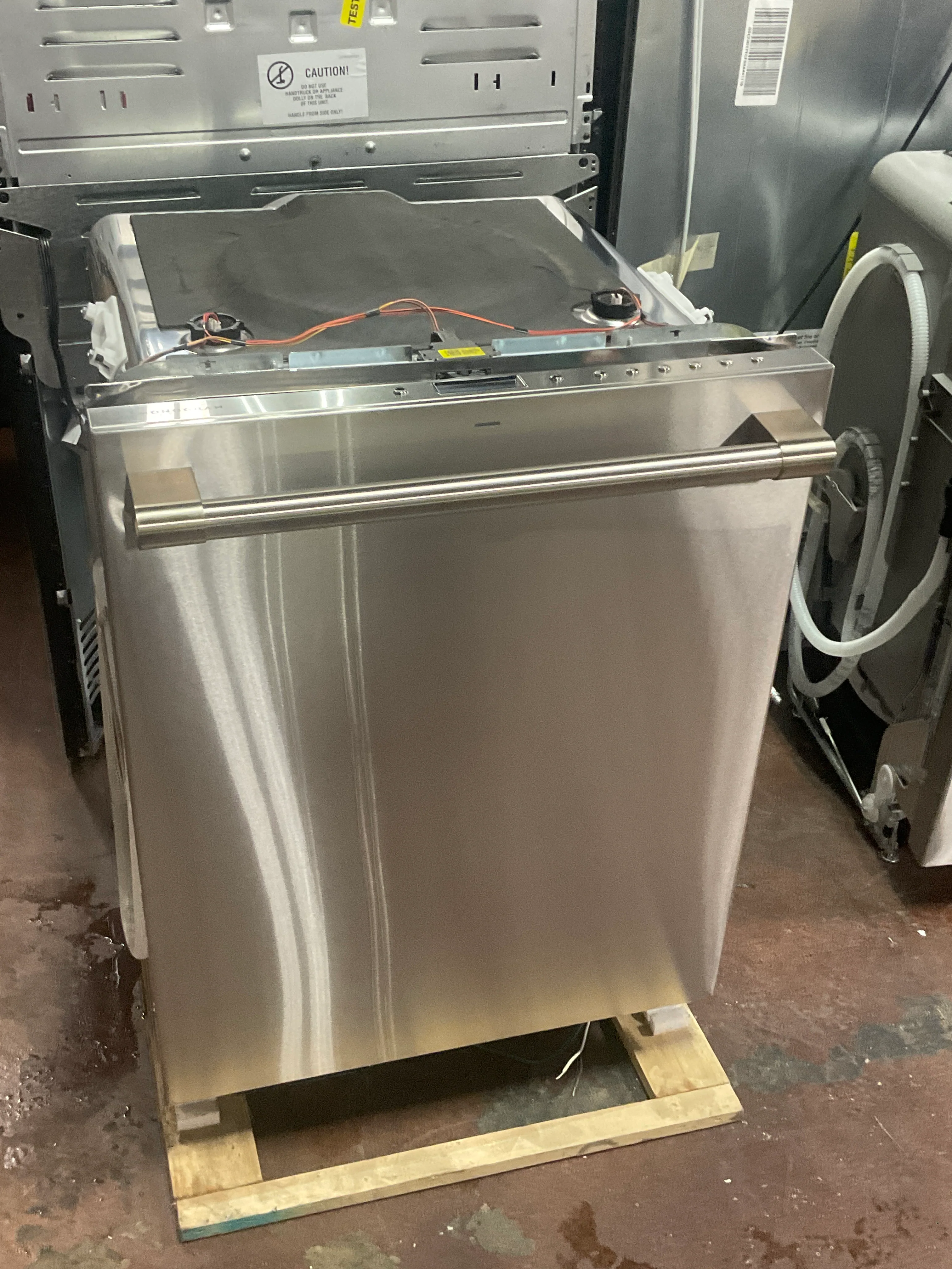 Monogram 24" Statement Fully Integrated Dishwasher - Image 9