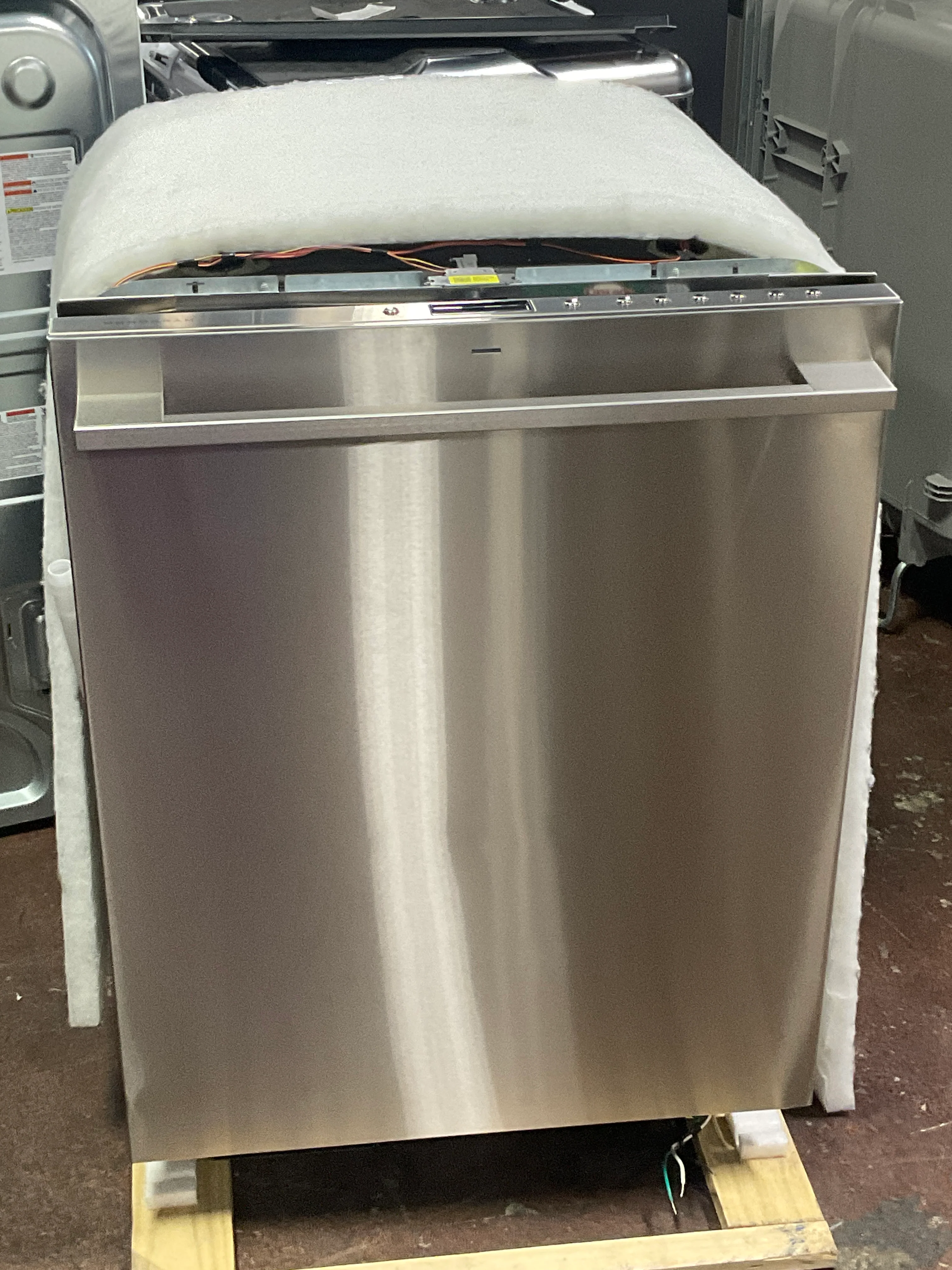 Monogram 24" Minimalist Fully Integrated Dishwasher - Image 12