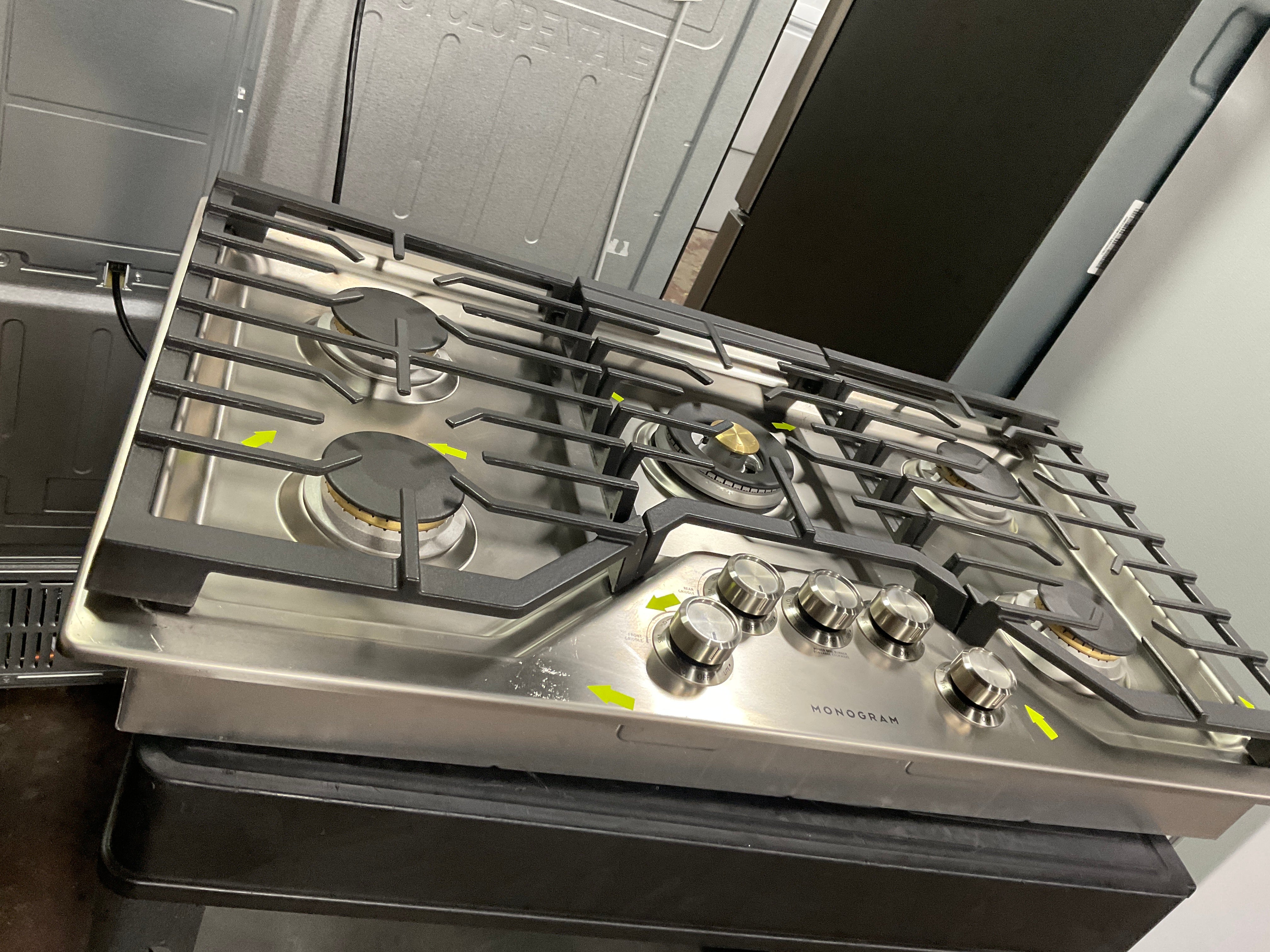 Monogram 36" Deep-Recessed Gas Cooktop (Natural Gas) - Image 4