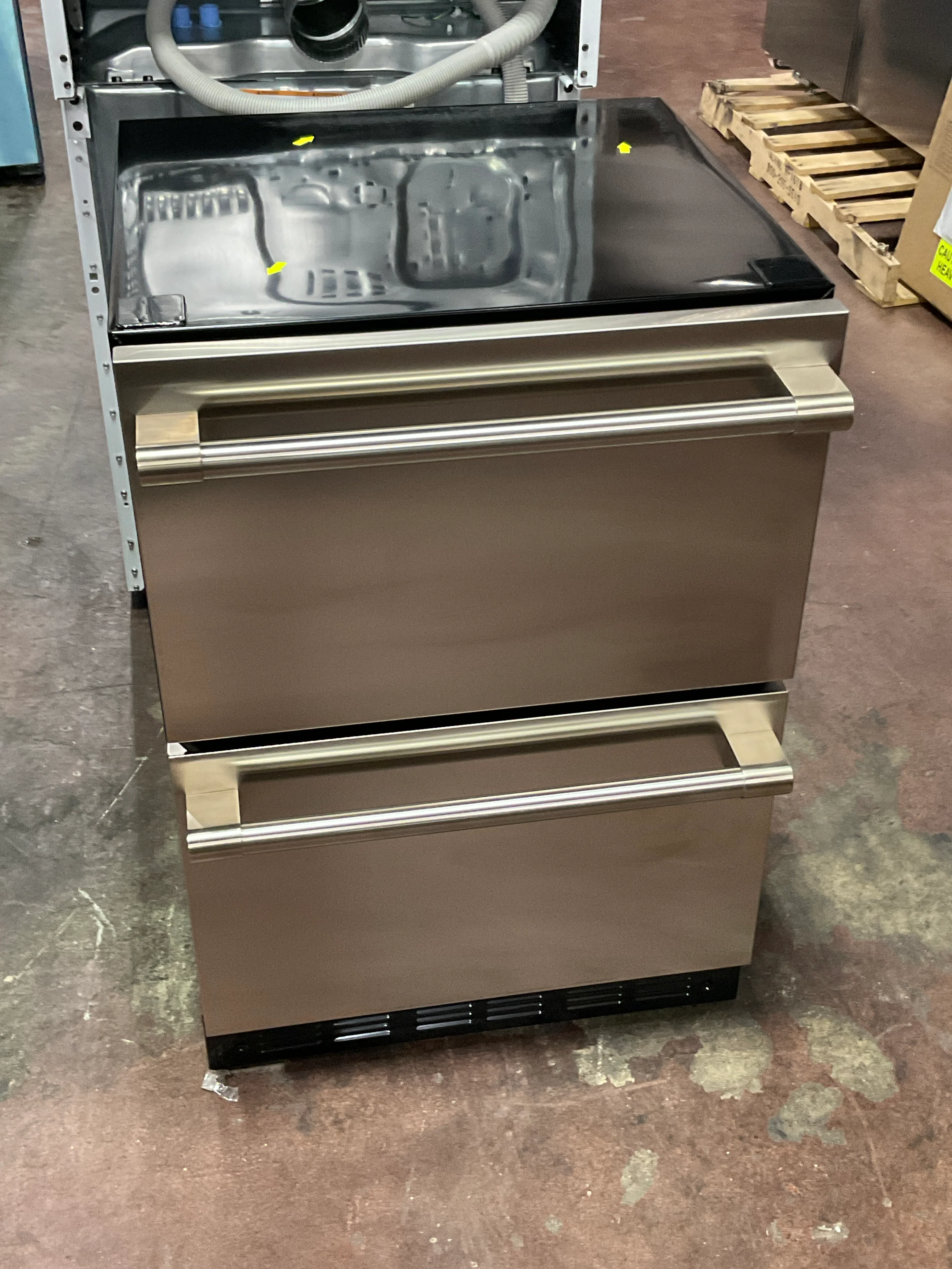 Monogram 24" Double-Drawer Refrigerator - Image 12