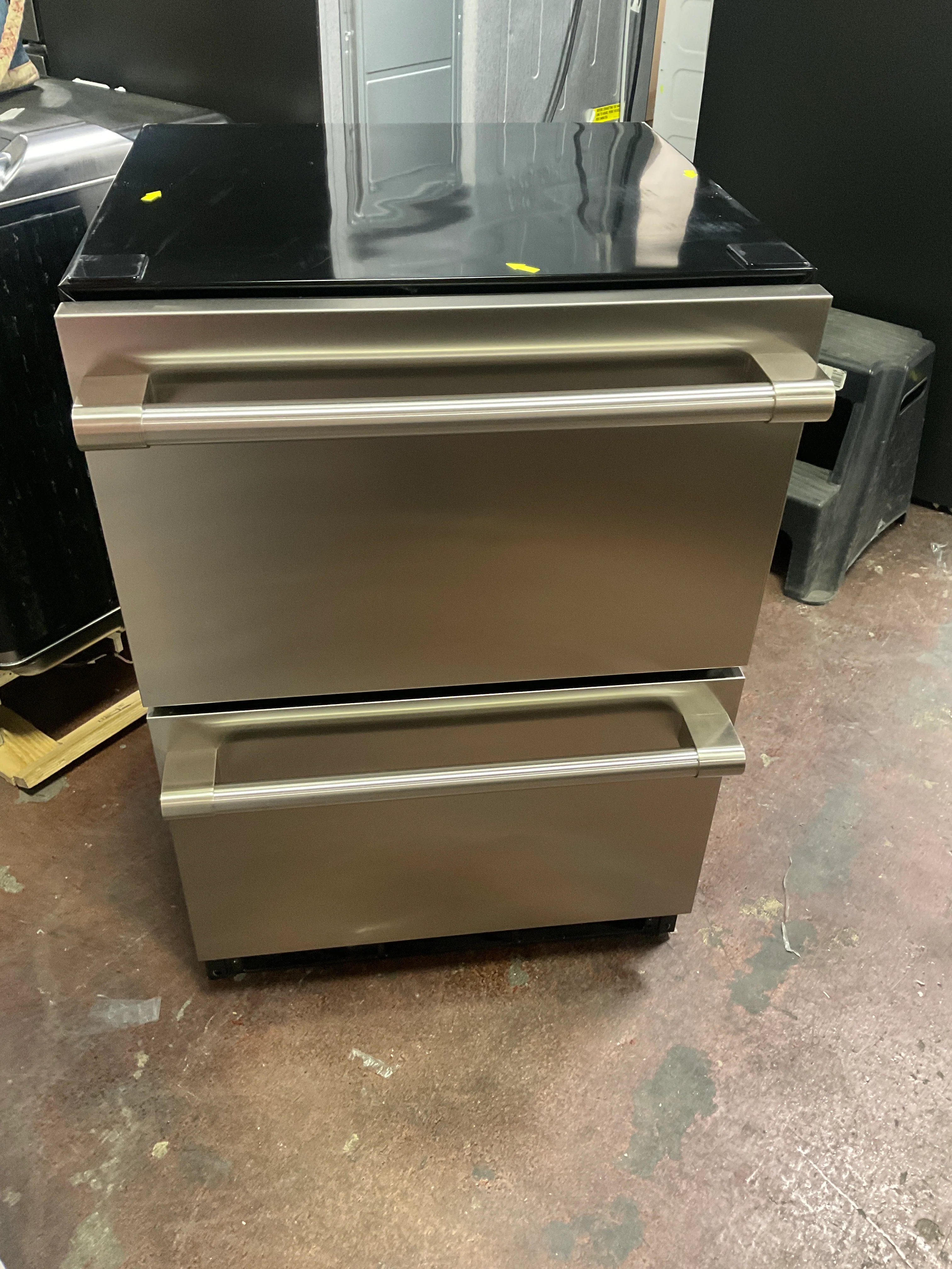Monogram 24" Double-Drawer Refrigerator - Image 22