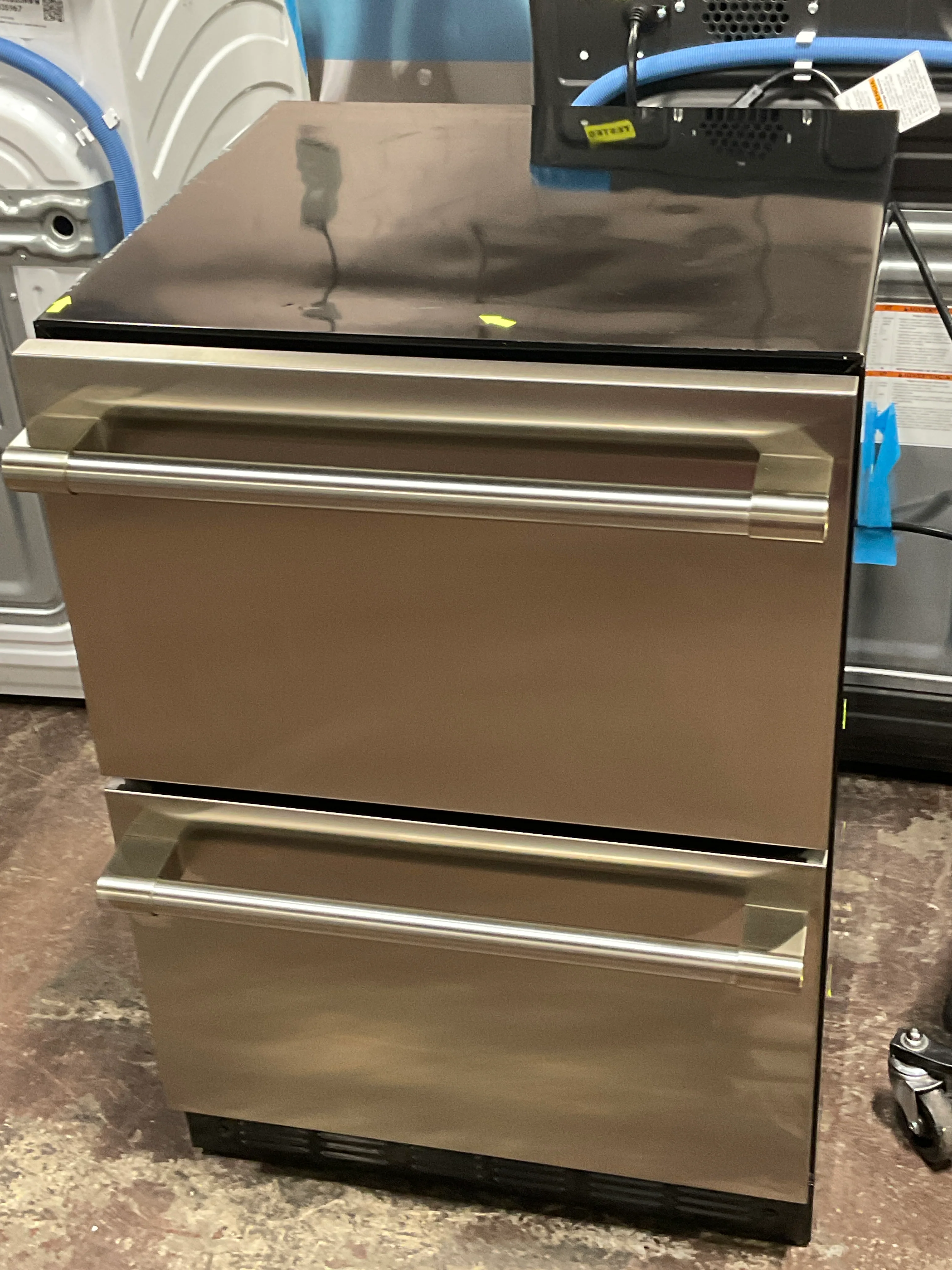 Monogram 24" Double-Drawer Refrigerator - Image 24