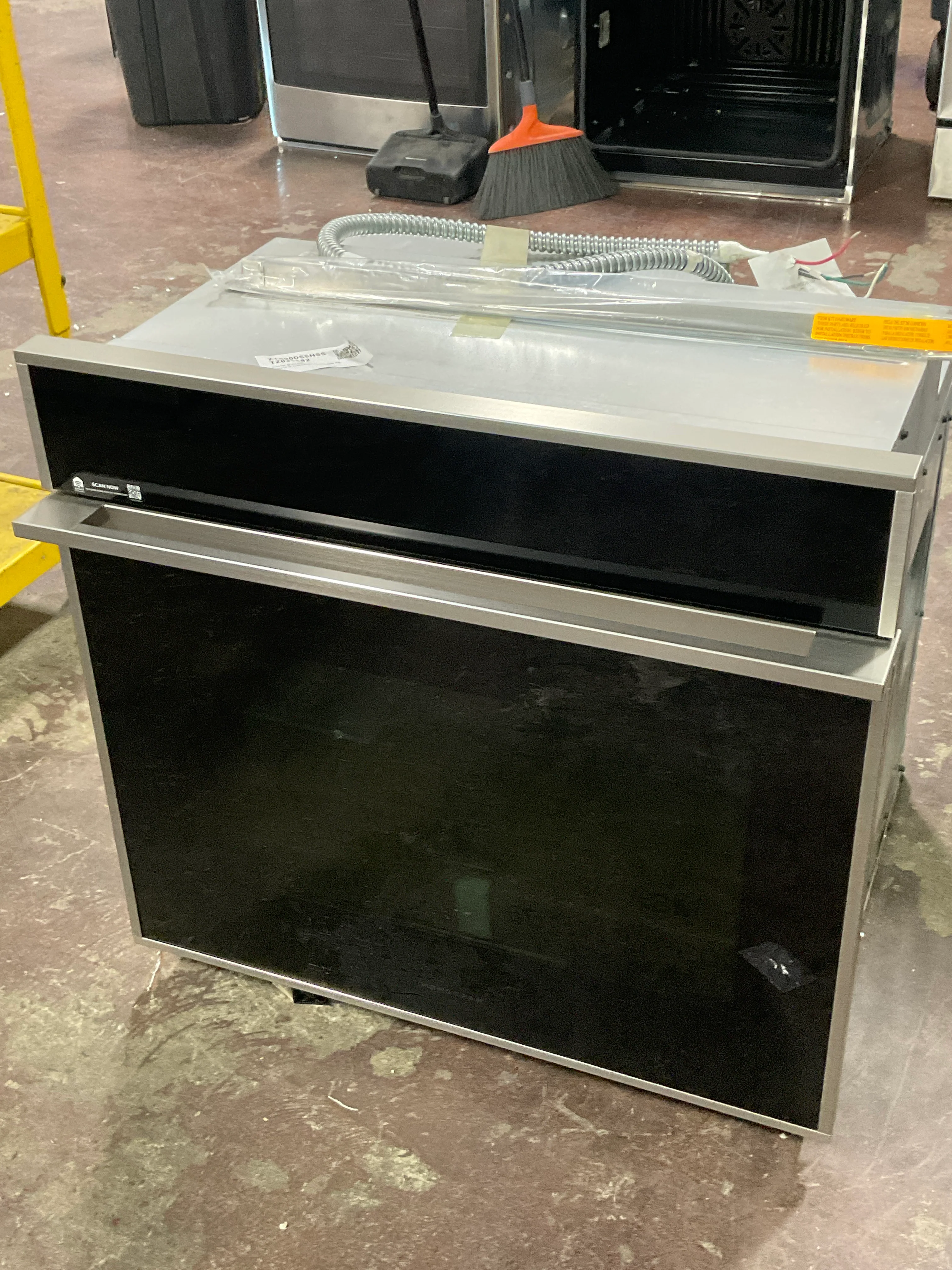 Monogram 30" Smart Electric Convection Single Wall Oven Minimalist Collection - Image 5